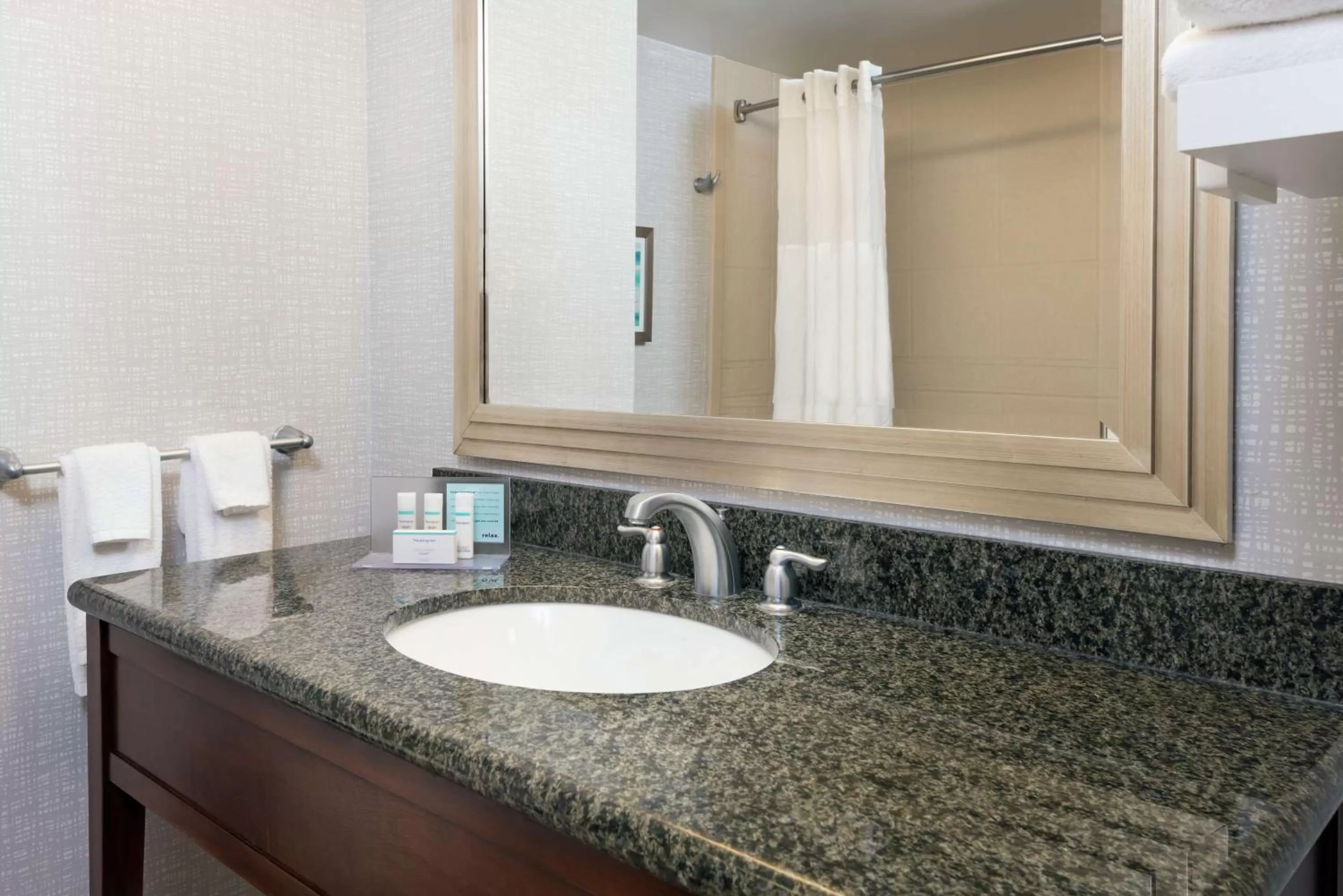 Bathroom in Hampton Inn & Suites Orlando Airport at Gateway Village