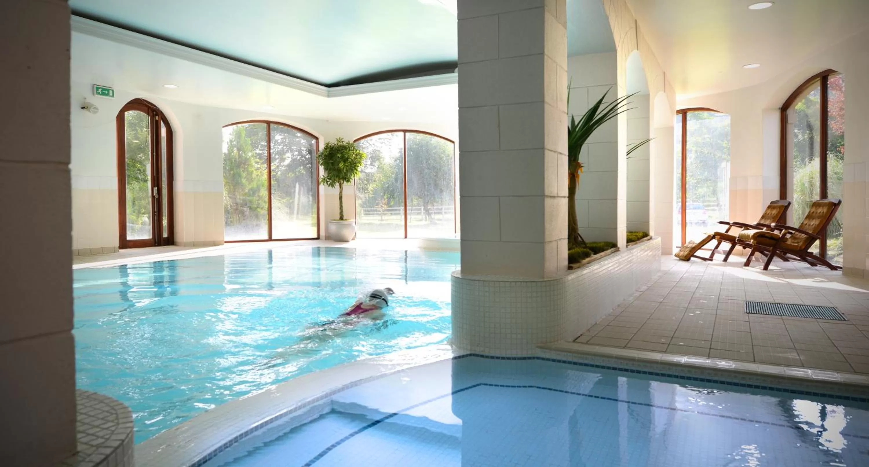 Swimming pool in Mill Park Hotel