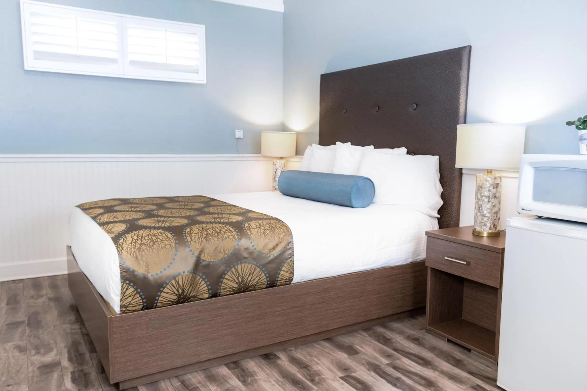 Bed in Ocean Echo Inn & Beach Cottages