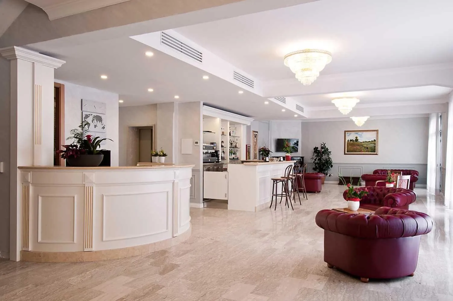 Communal lounge/ TV room in Nouvel Hotel Des Bains