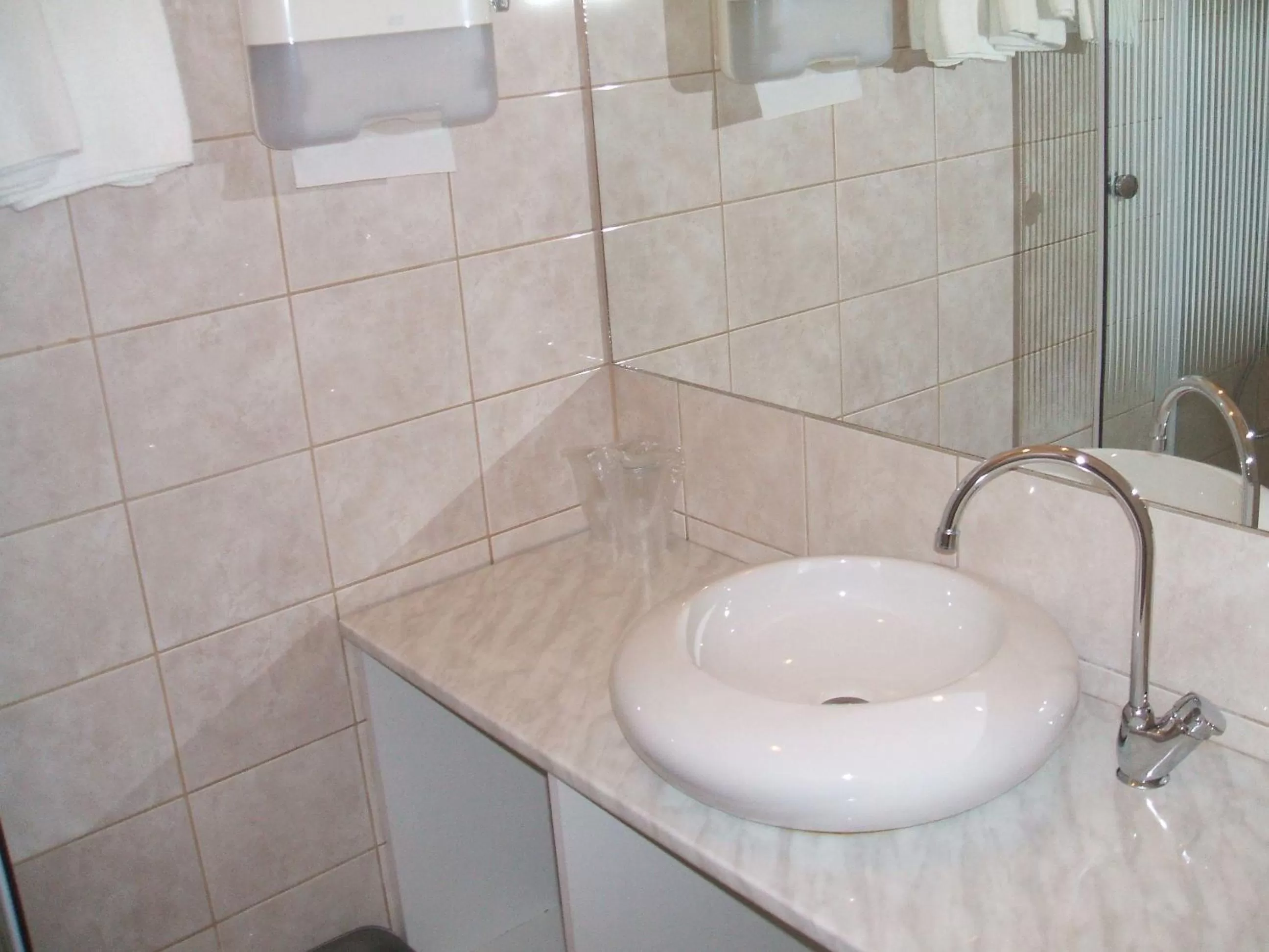 Bathroom in Lugas Hotel