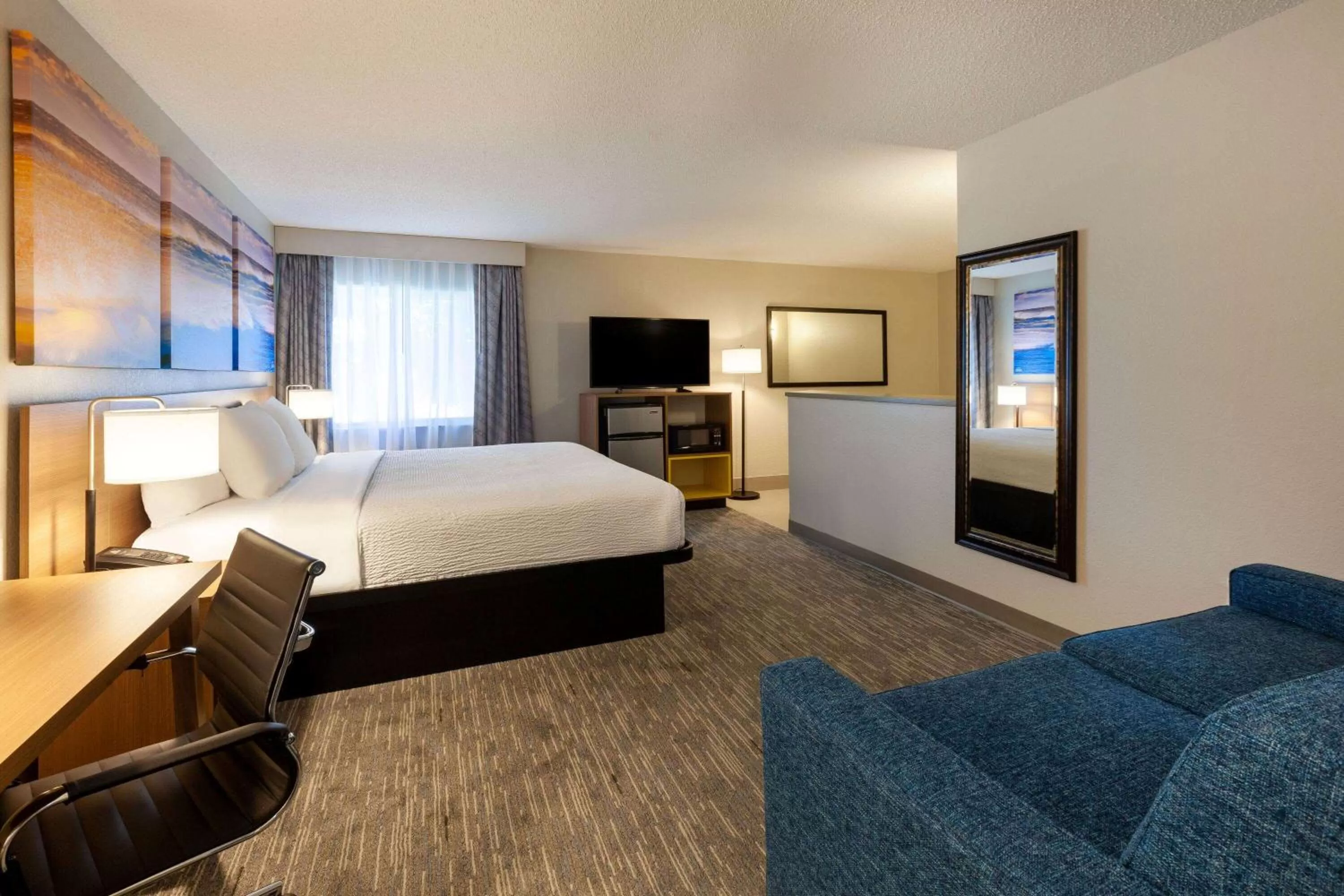 Photo of the whole room, Bed in Days Inn by Wyndham Racine/Sturtevant