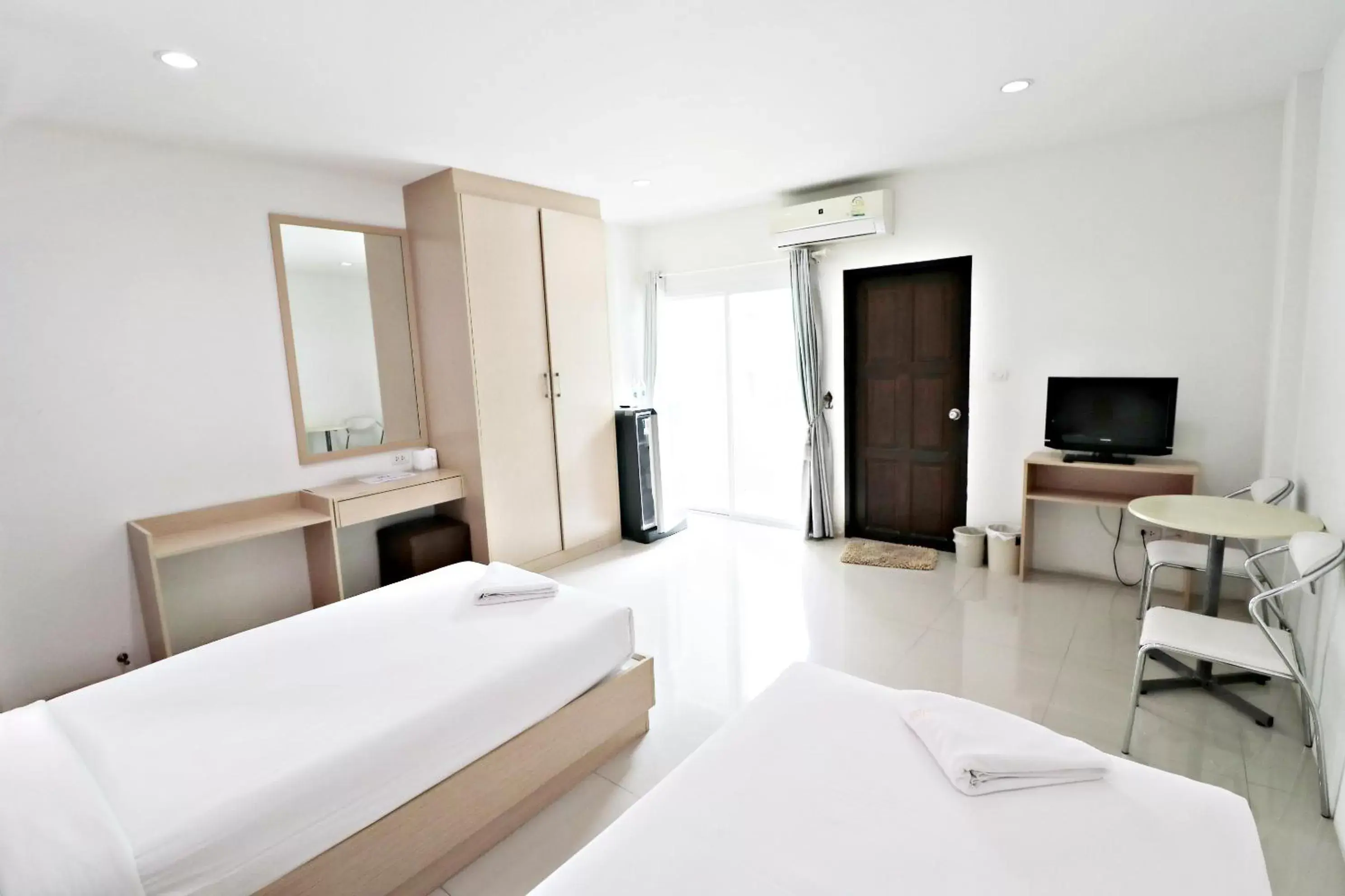 Deluxe Twin Room in Hua Hin Irooms Deluxe Twin Room in Hua Hin Irooms