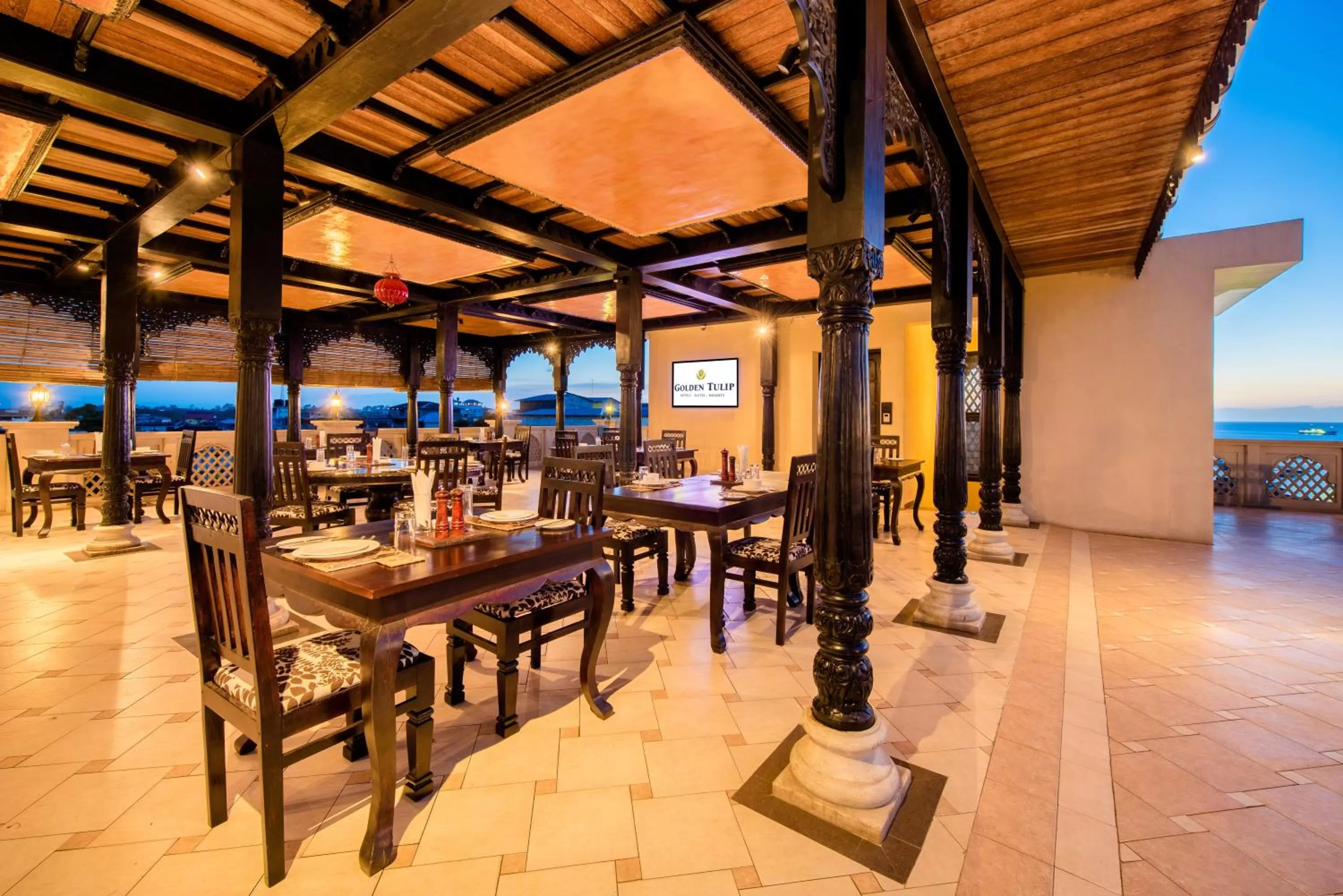 Restaurant/places to eat in Golden Tulip Stone Town Boutique