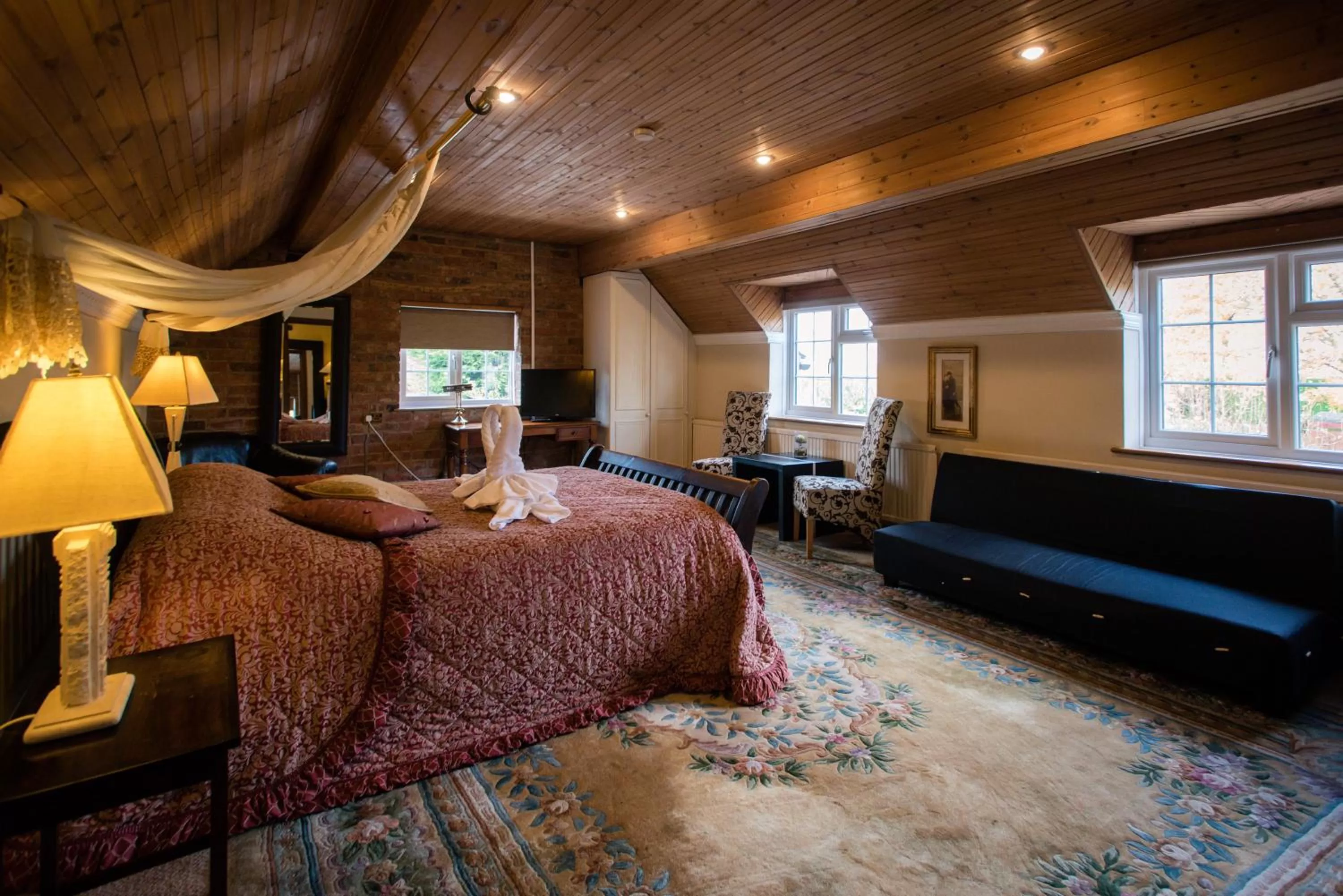 Photo of the whole room, Bed in The Royal Arms Hotel Room Only