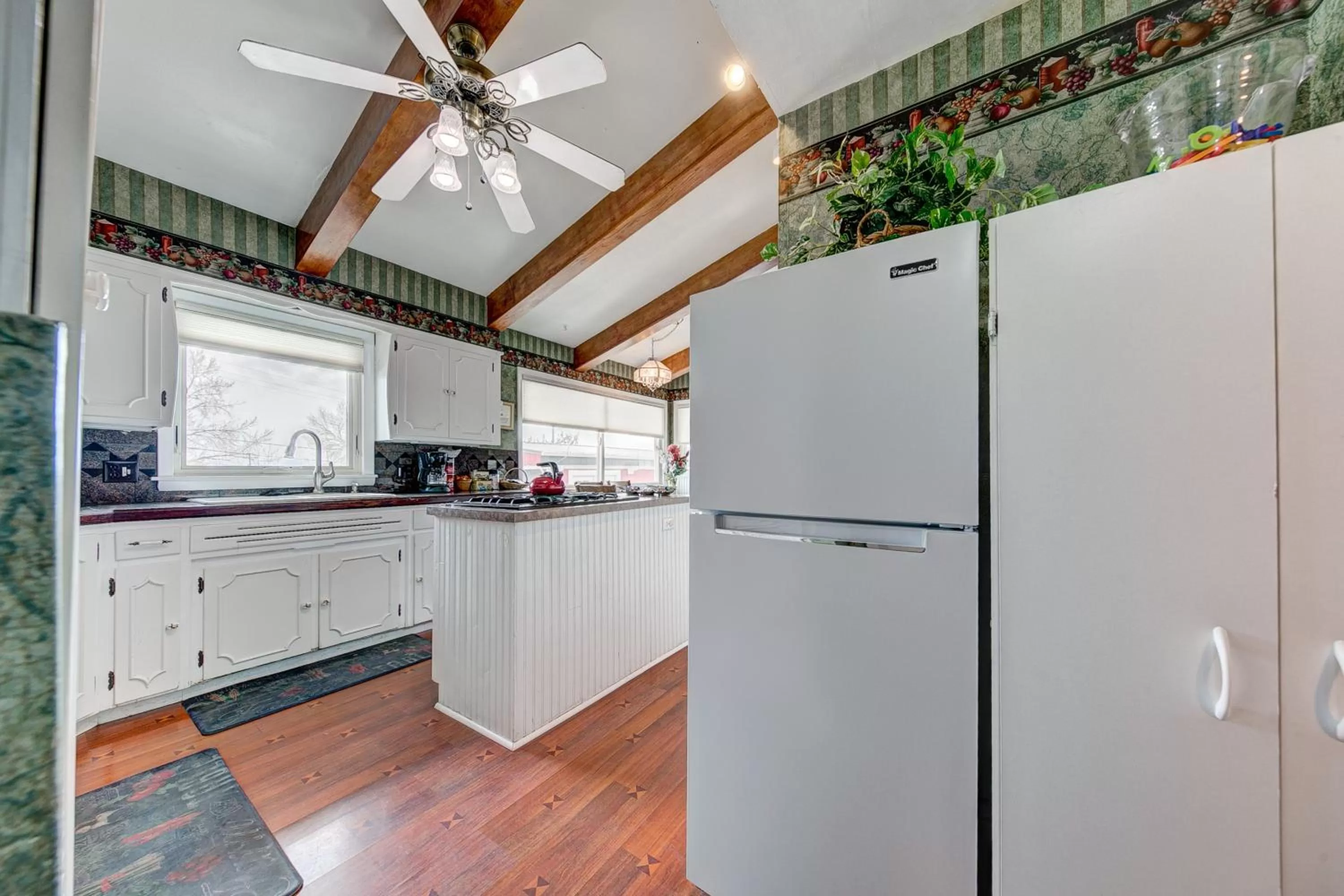 Kitchen or kitchenette, Kitchen/Kitchenette in The Oasis on Eisenhower