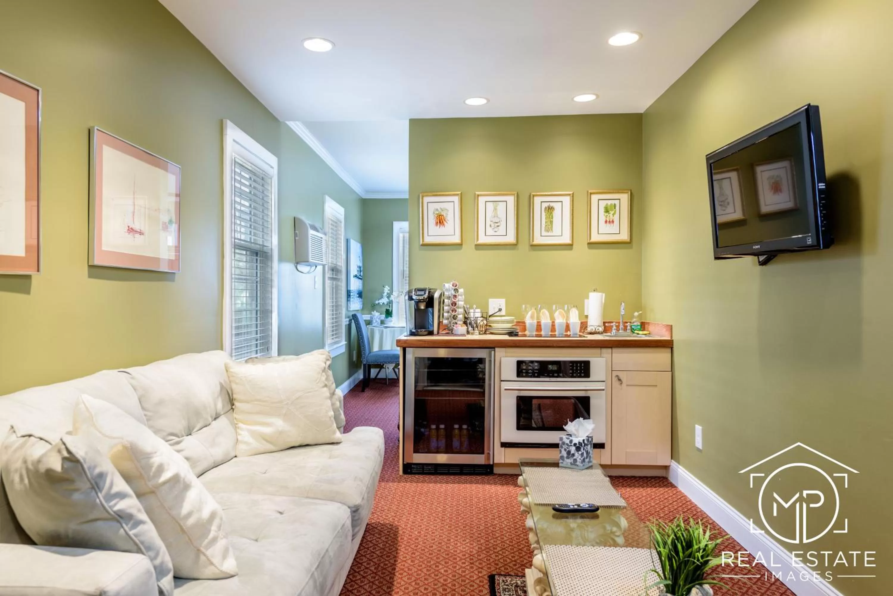 Living room in Bouchard Restaurant & Inn