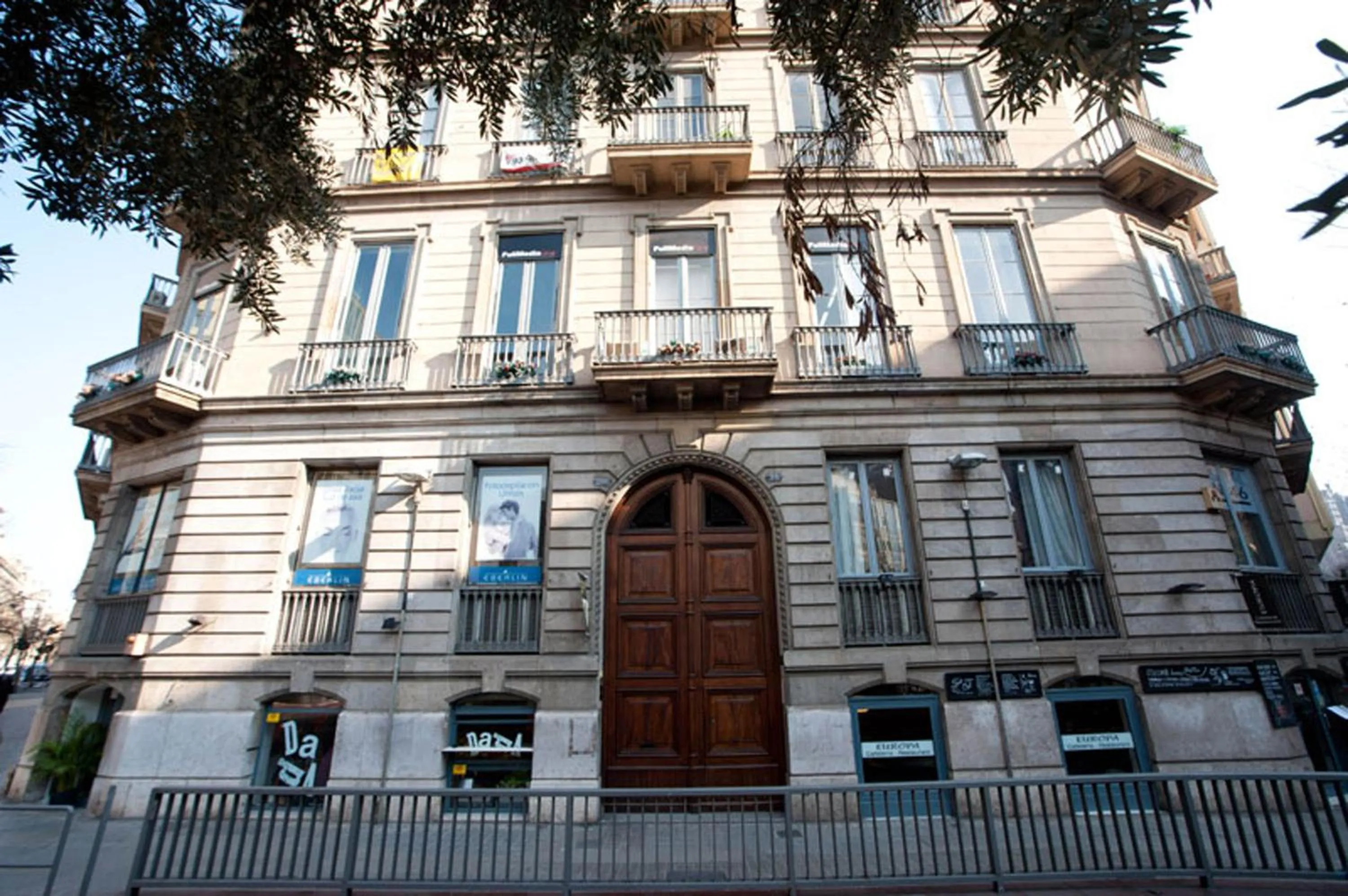 Facade/entrance in Hostal Bcn 46