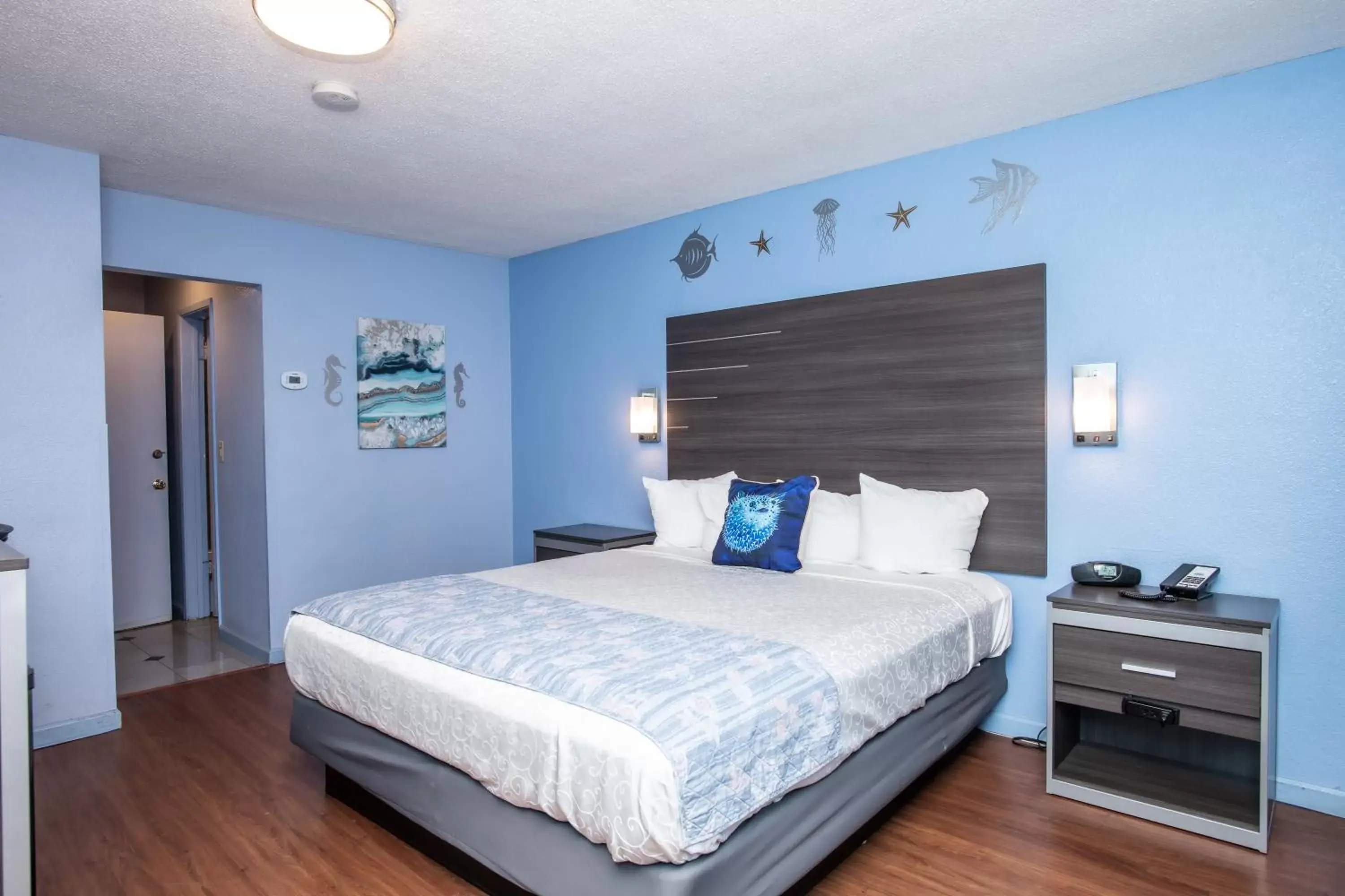 Standard King Room in Aqua Breeze Inn Standard King Room in Aqua Breeze Inn