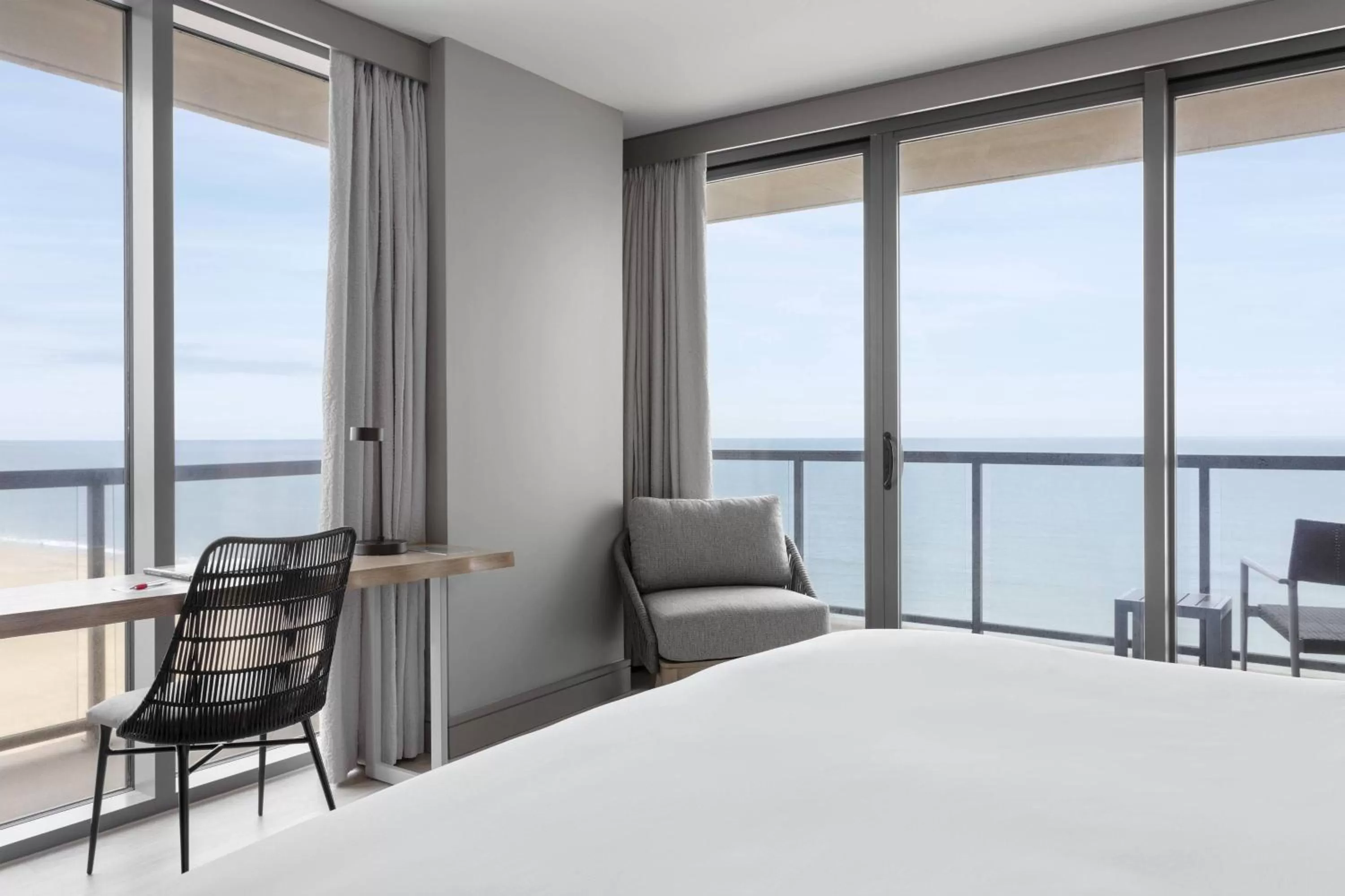 Photo of the whole room, Bed in Marriott Virginia Beach Oceanfront Resort