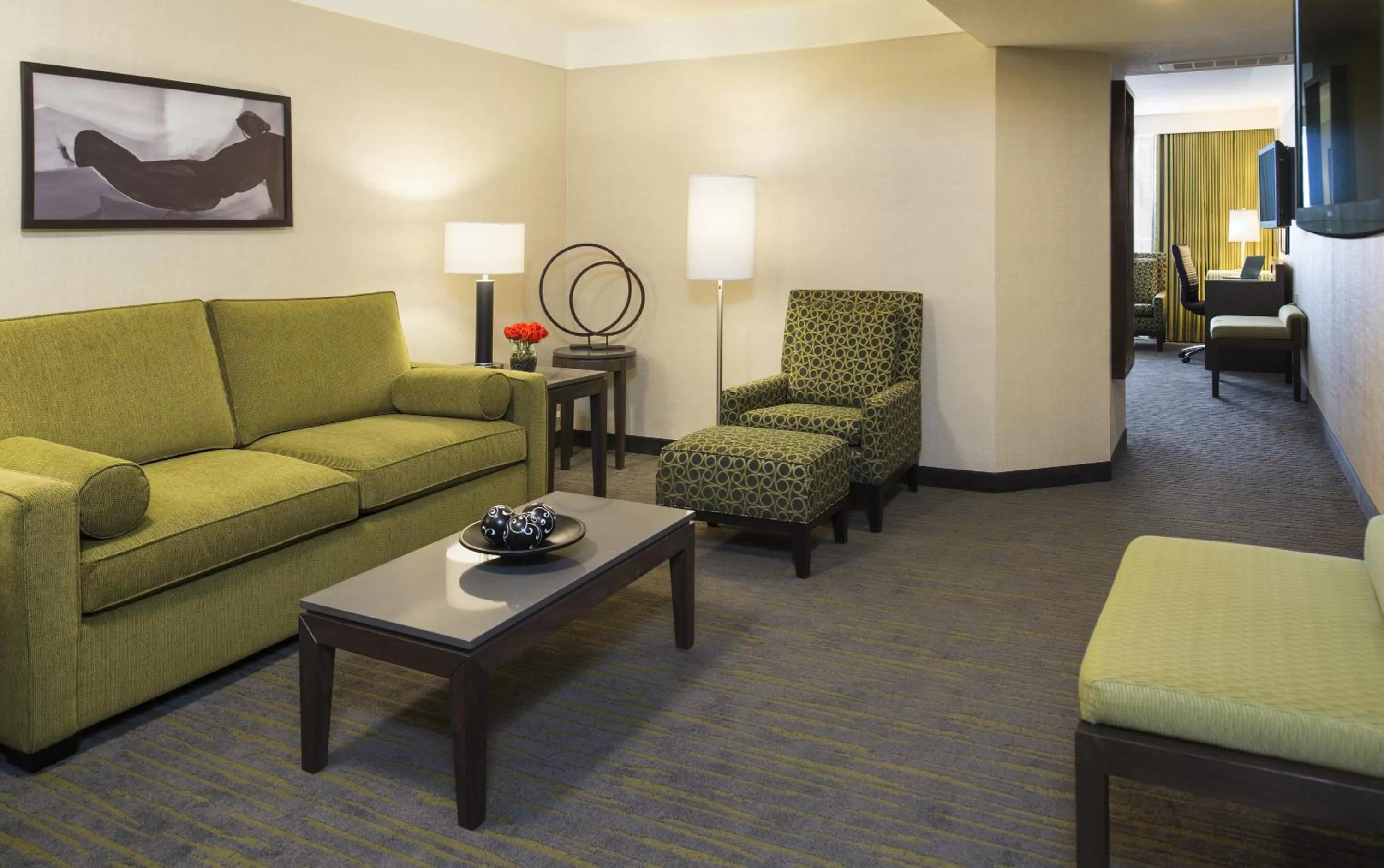 Living room in Saskatoon Inn & Conference Centre