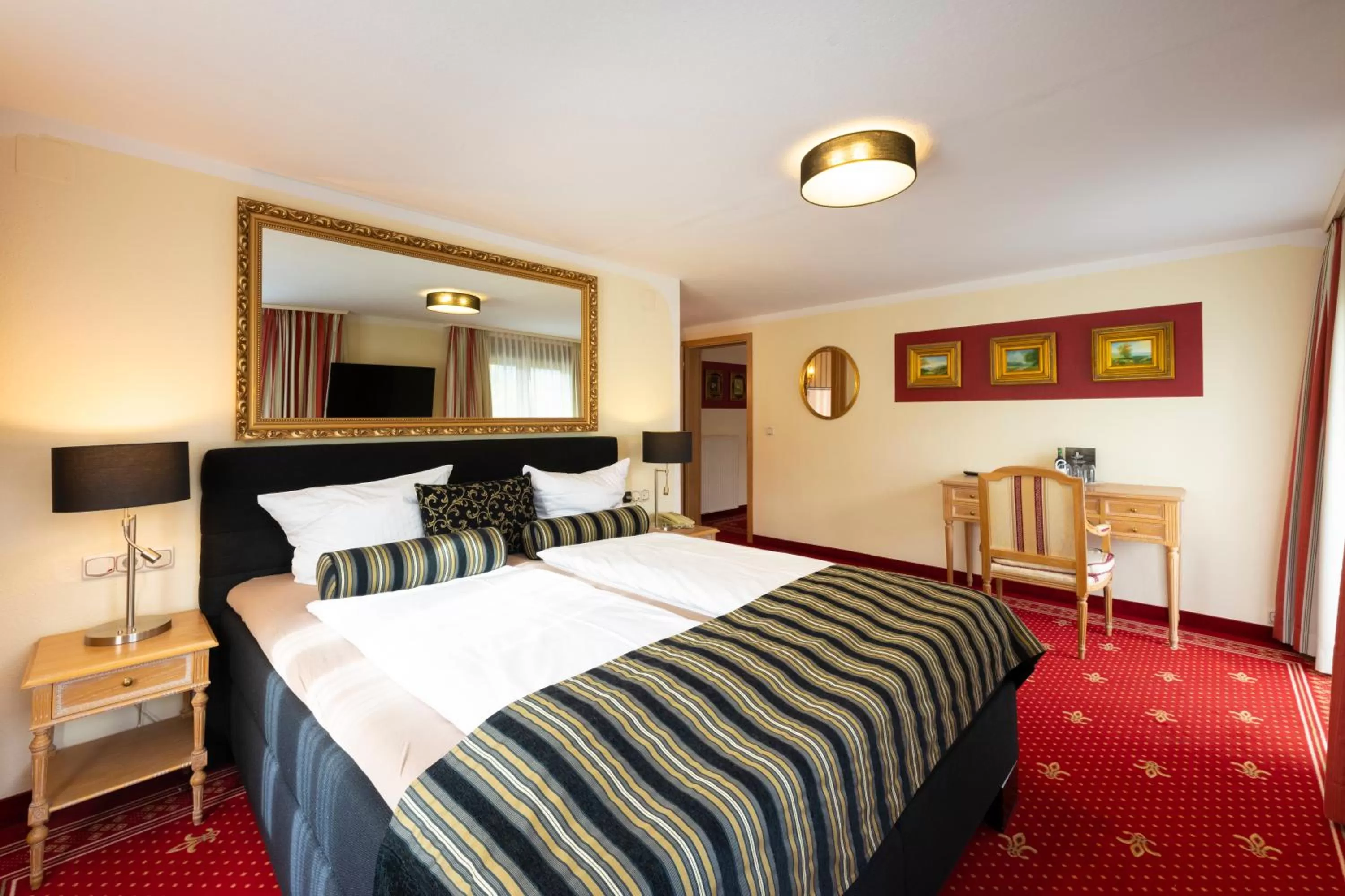 Bed in Alpin & Wellness Resort Ludwig Royal