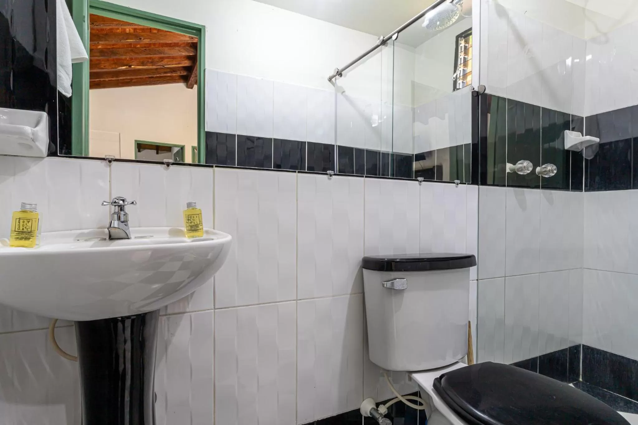 Bathroom in Soy Local Guatape