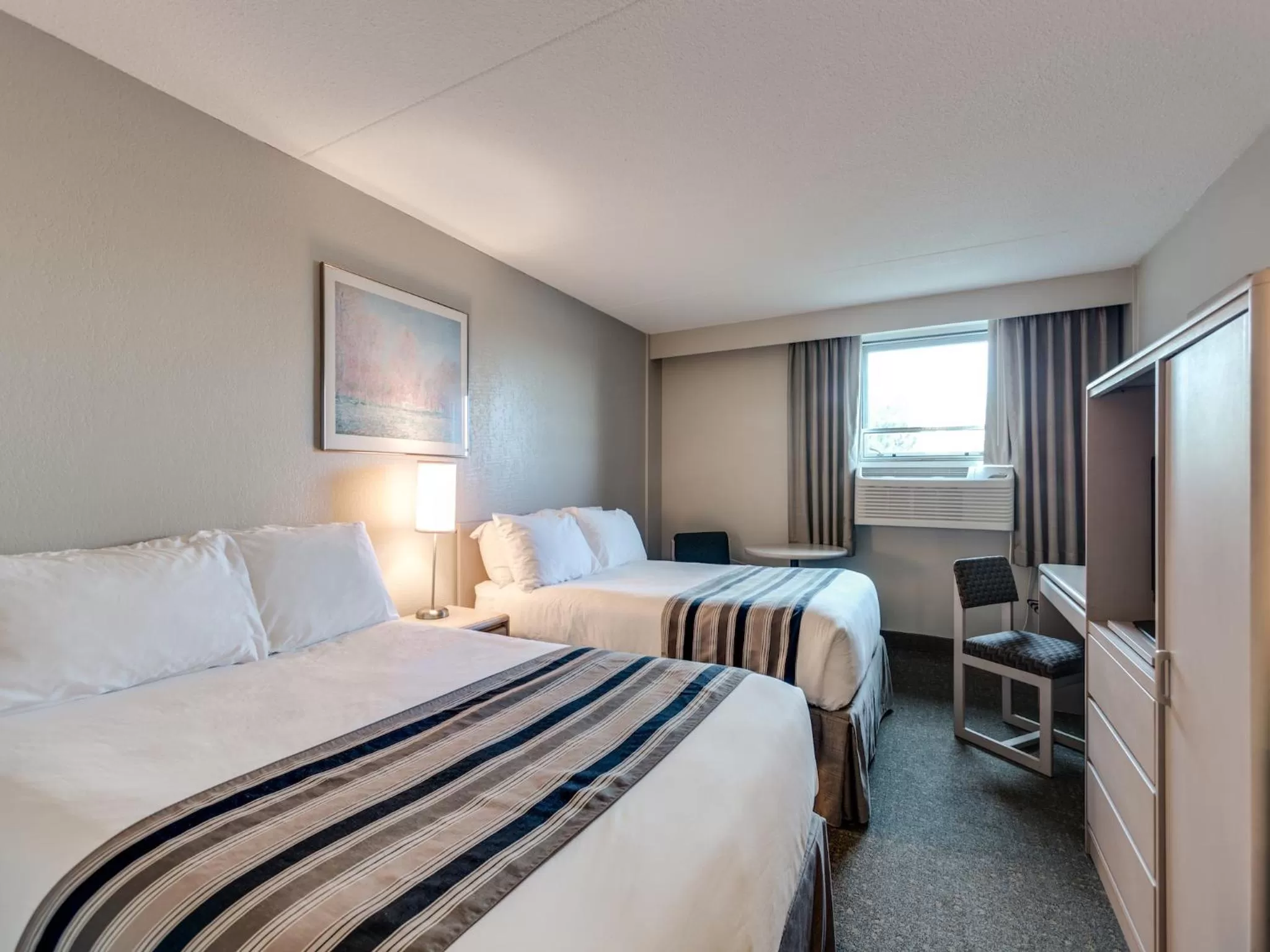 Bed in Heritage Inn Hotel & Convention Centre - Saskatoon