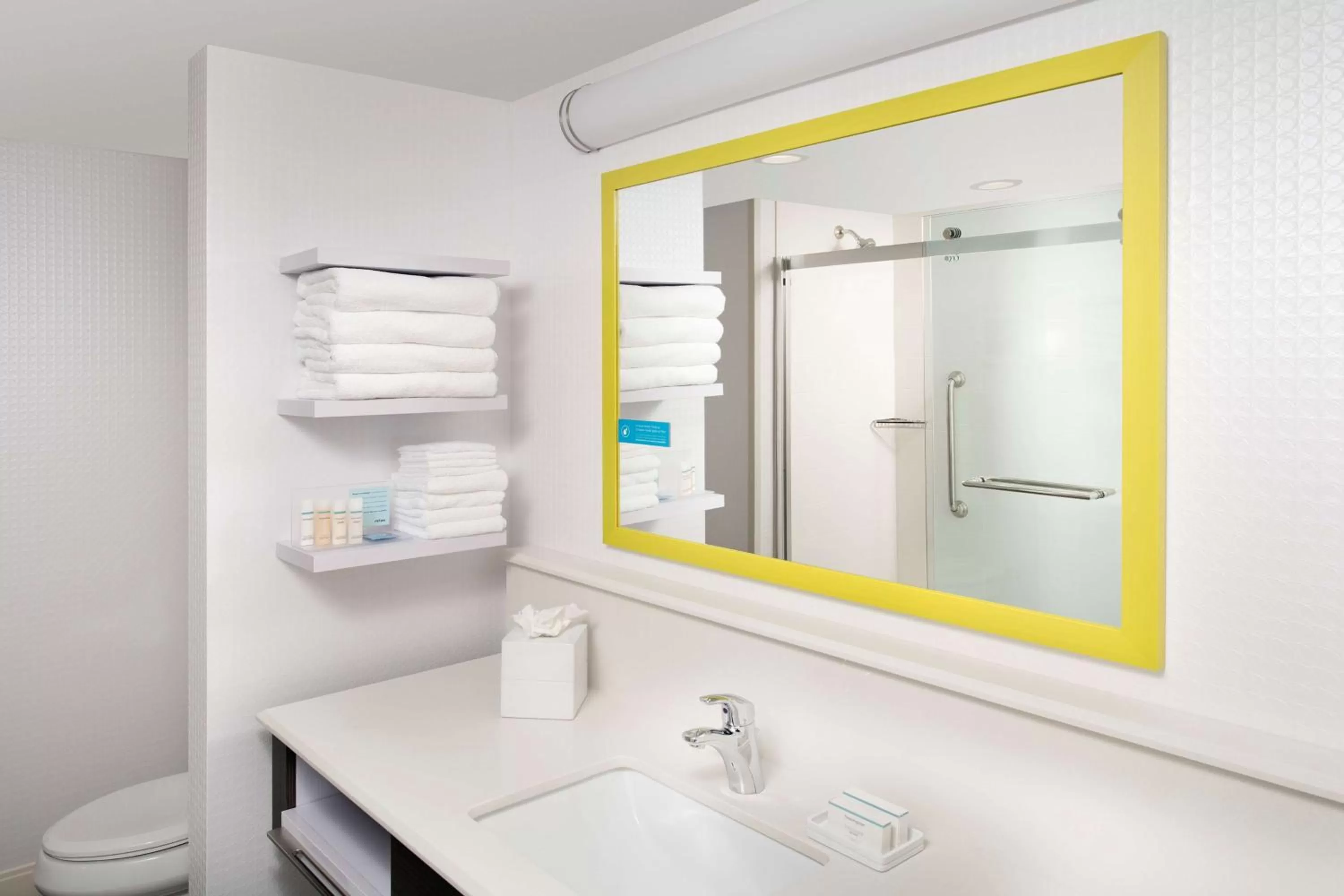 Bathroom in Hampton Inn Miami Airport East