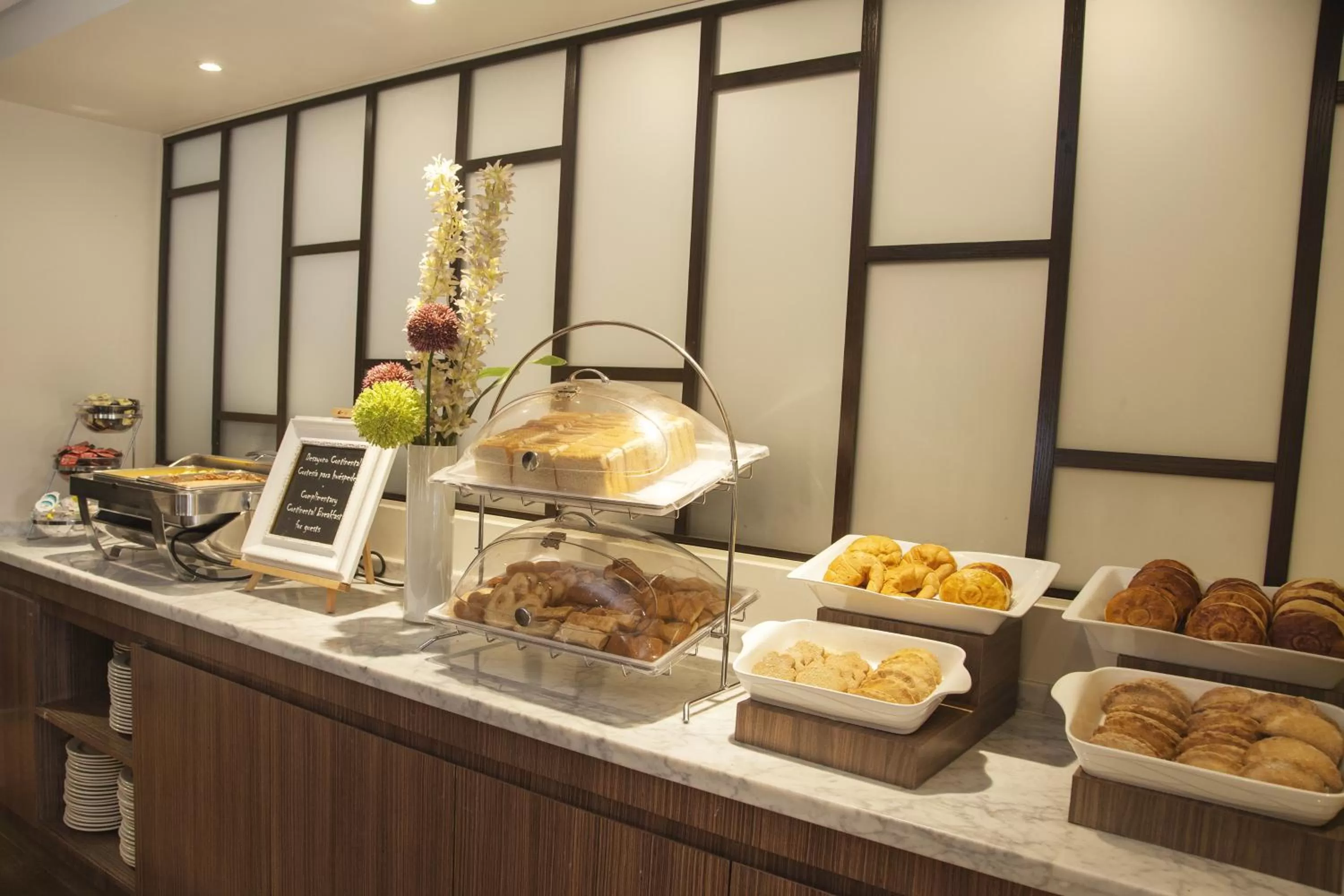 Food and drinks in Wyndham Garden Monterrey Norte