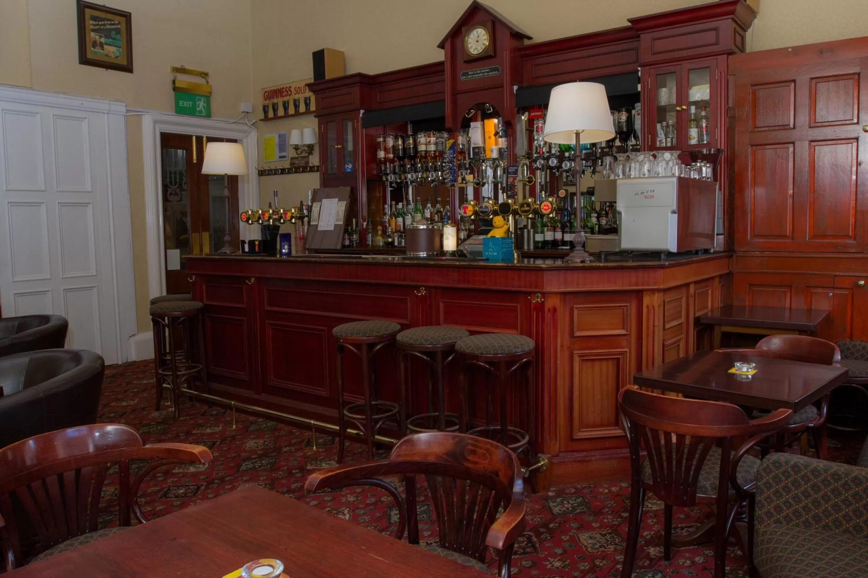 Lounge or bar in Thistle Hotel