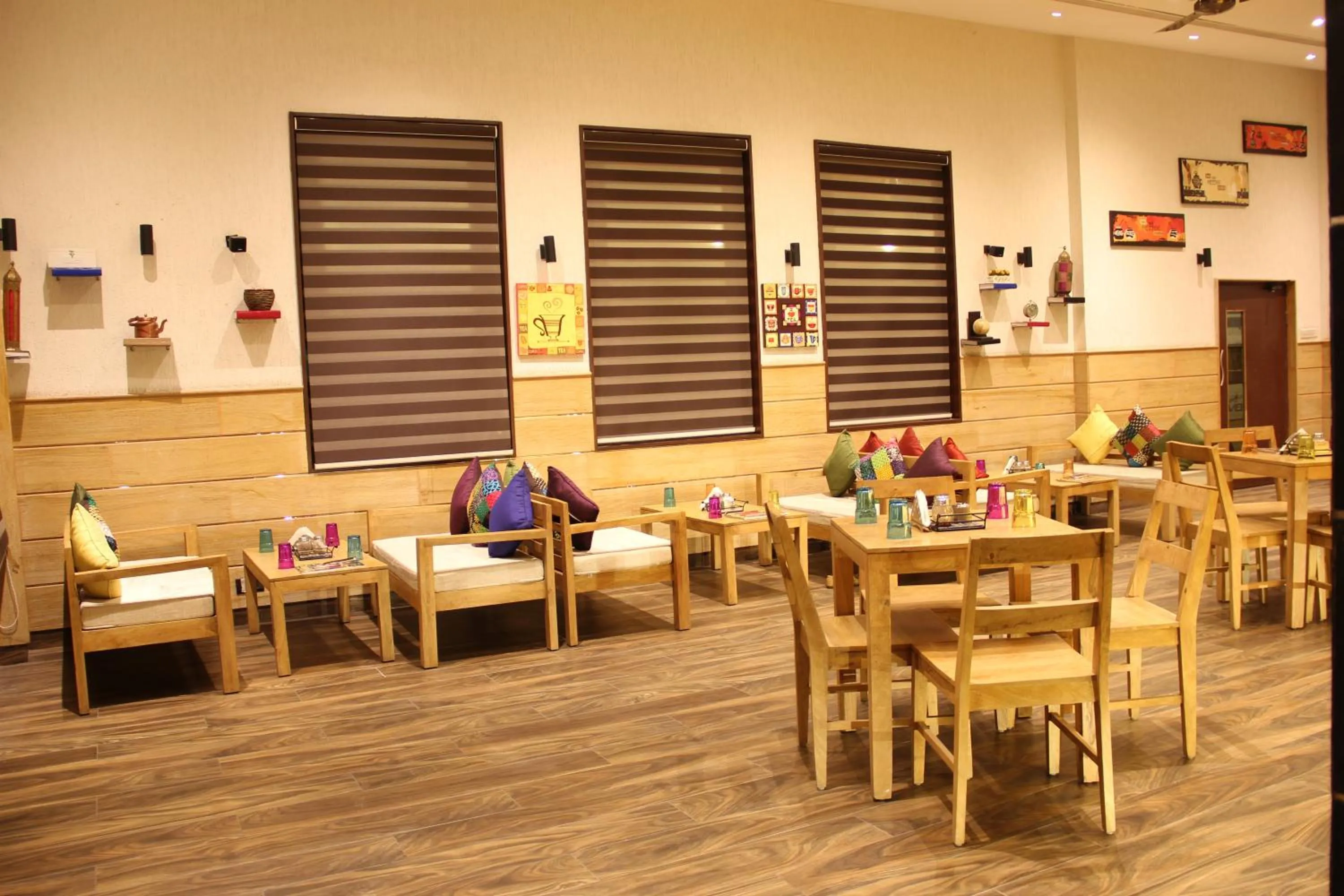 Restaurant/places to eat in Ratnawali – A Vegetarian Heritage Hotel