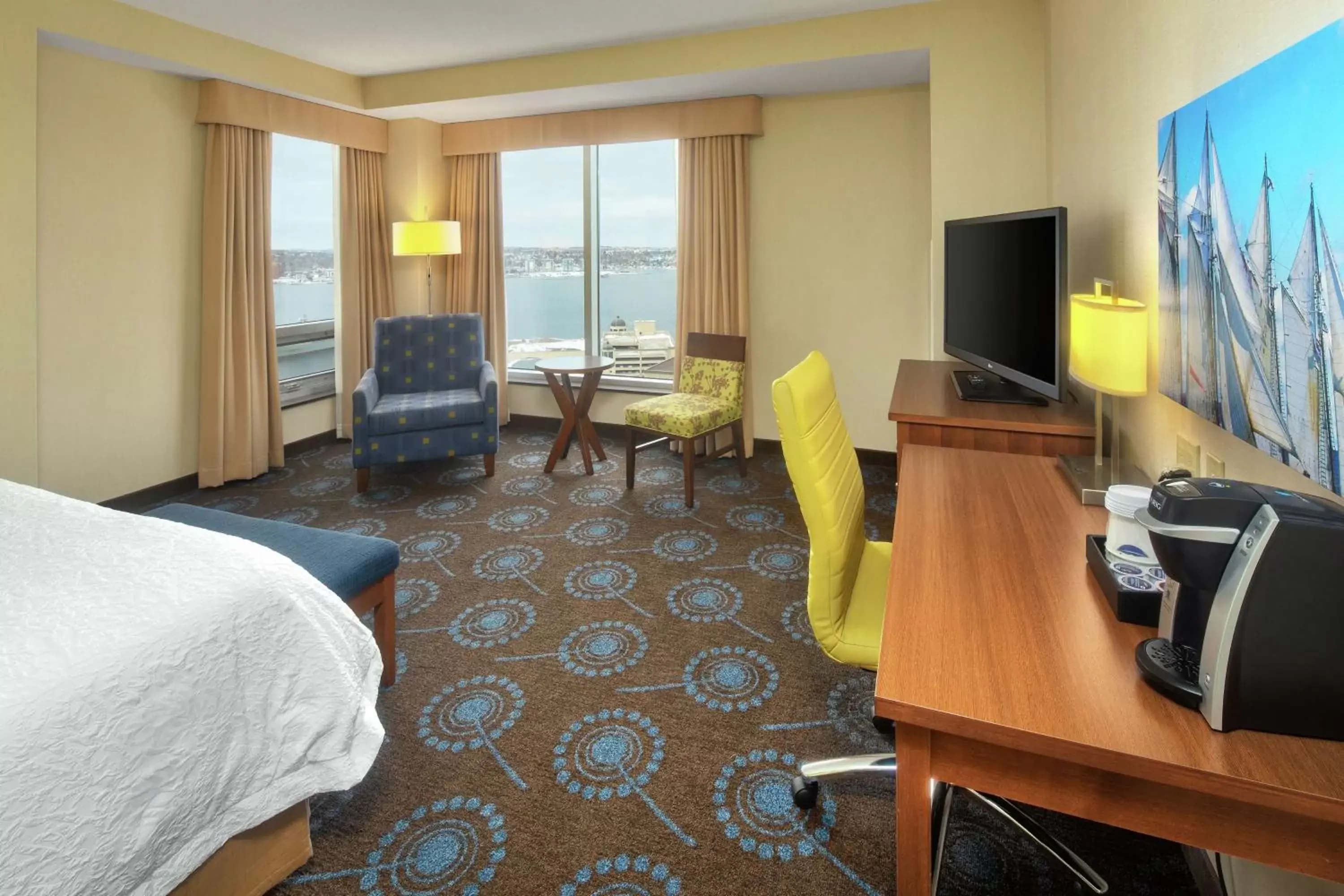 Corner King Room in Hampton Inn by Hilton Halifax Downtown Corner King Room in Hampton Inn by Hilton Halifax Downtown