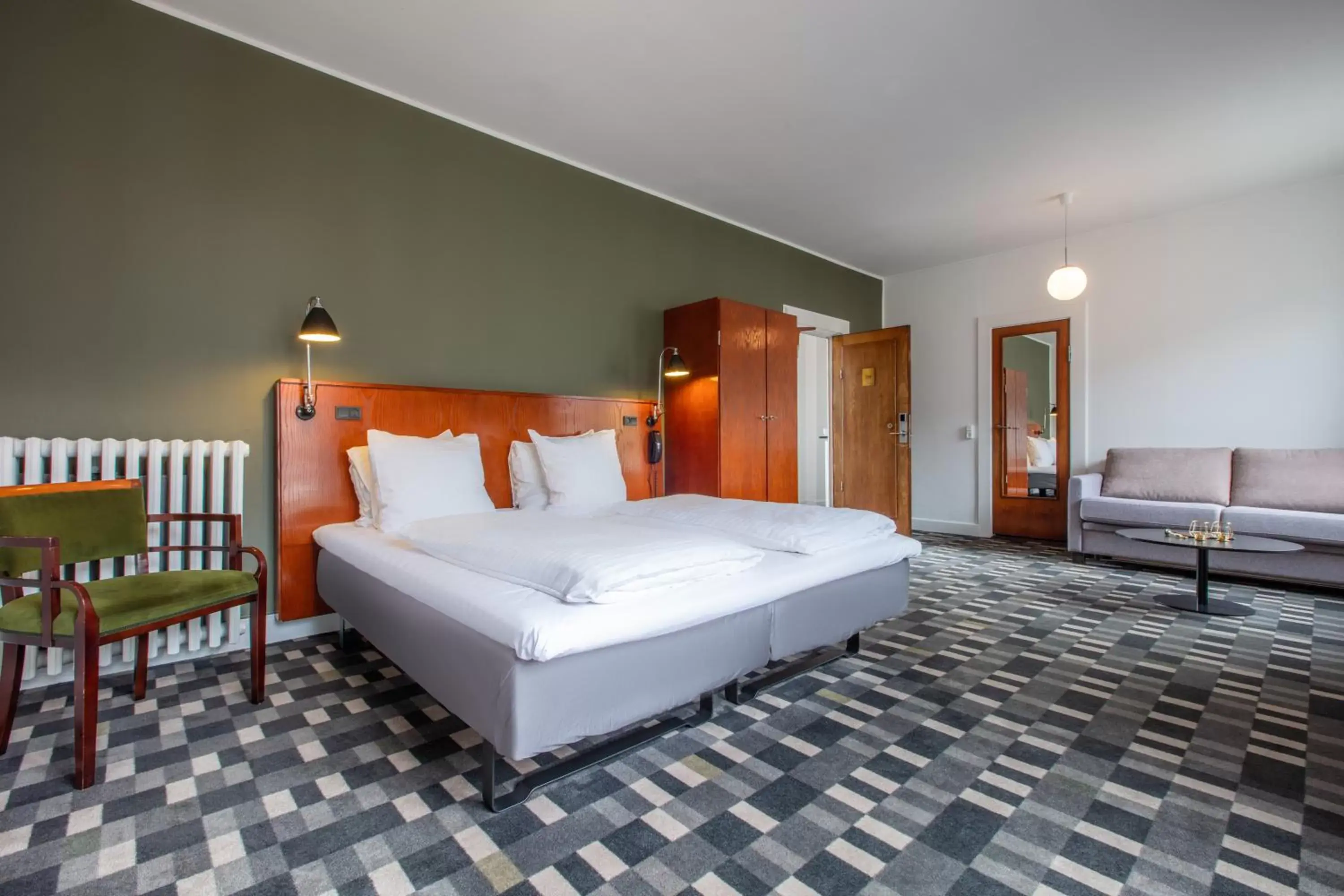 Standard Room with Balcony in Hotel Astoria, Best Western Signature Collection Standard Room with Balcony in Hotel Astoria, Best Western Signature Collection