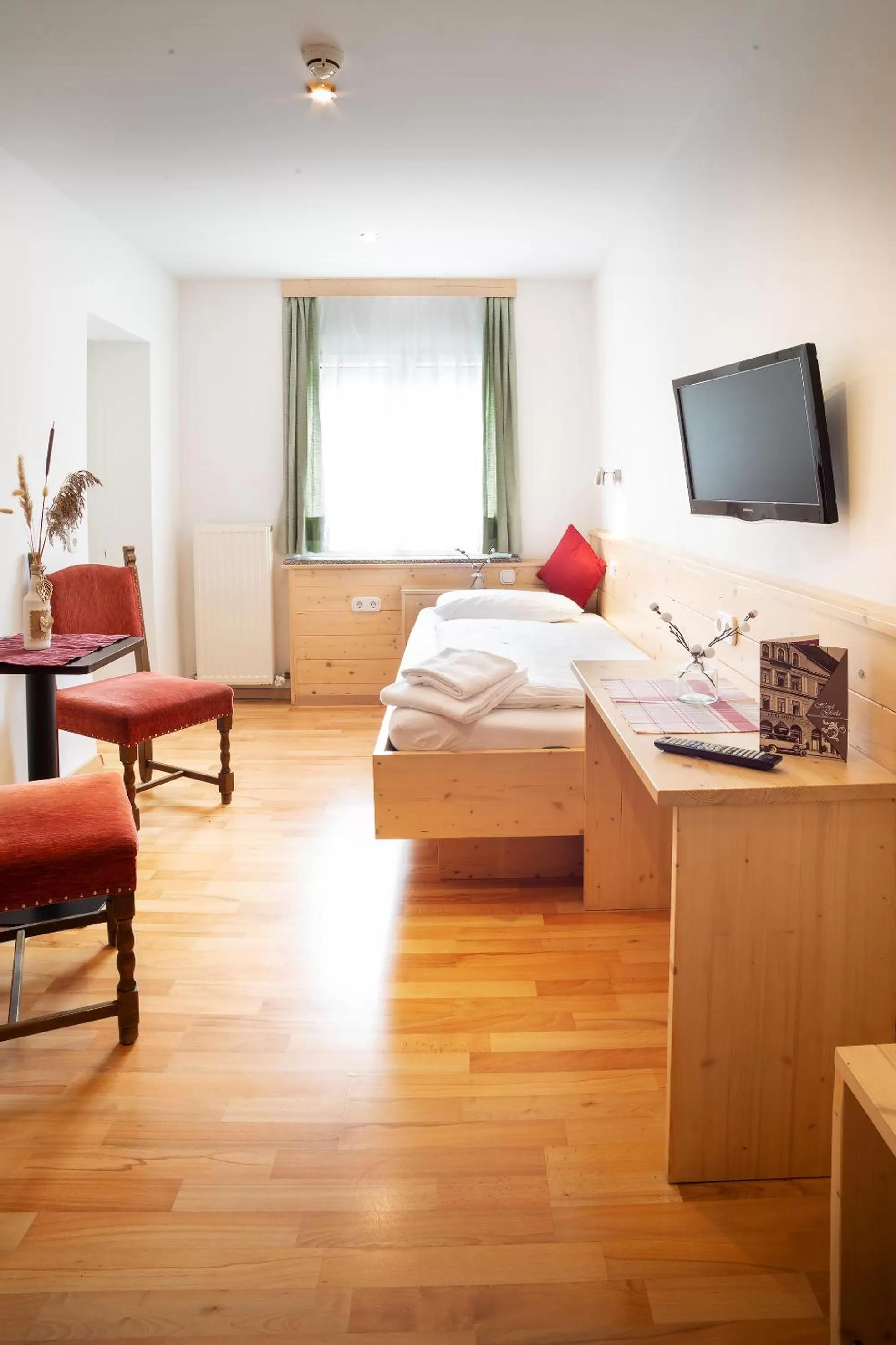 Bedroom, Bed in Hotel Gisela