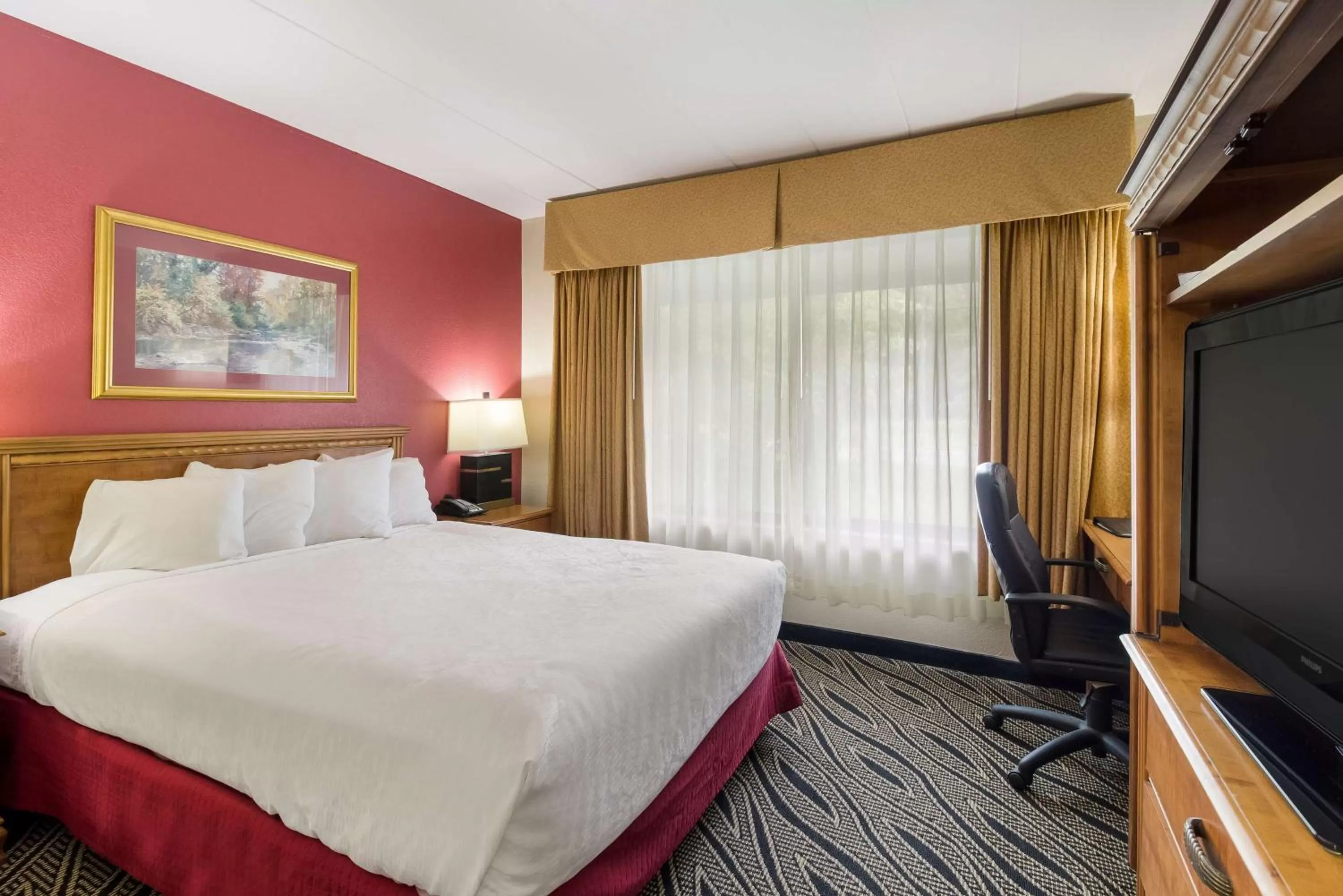 Photo of the whole room, Bed in Best Western Braddock Inn