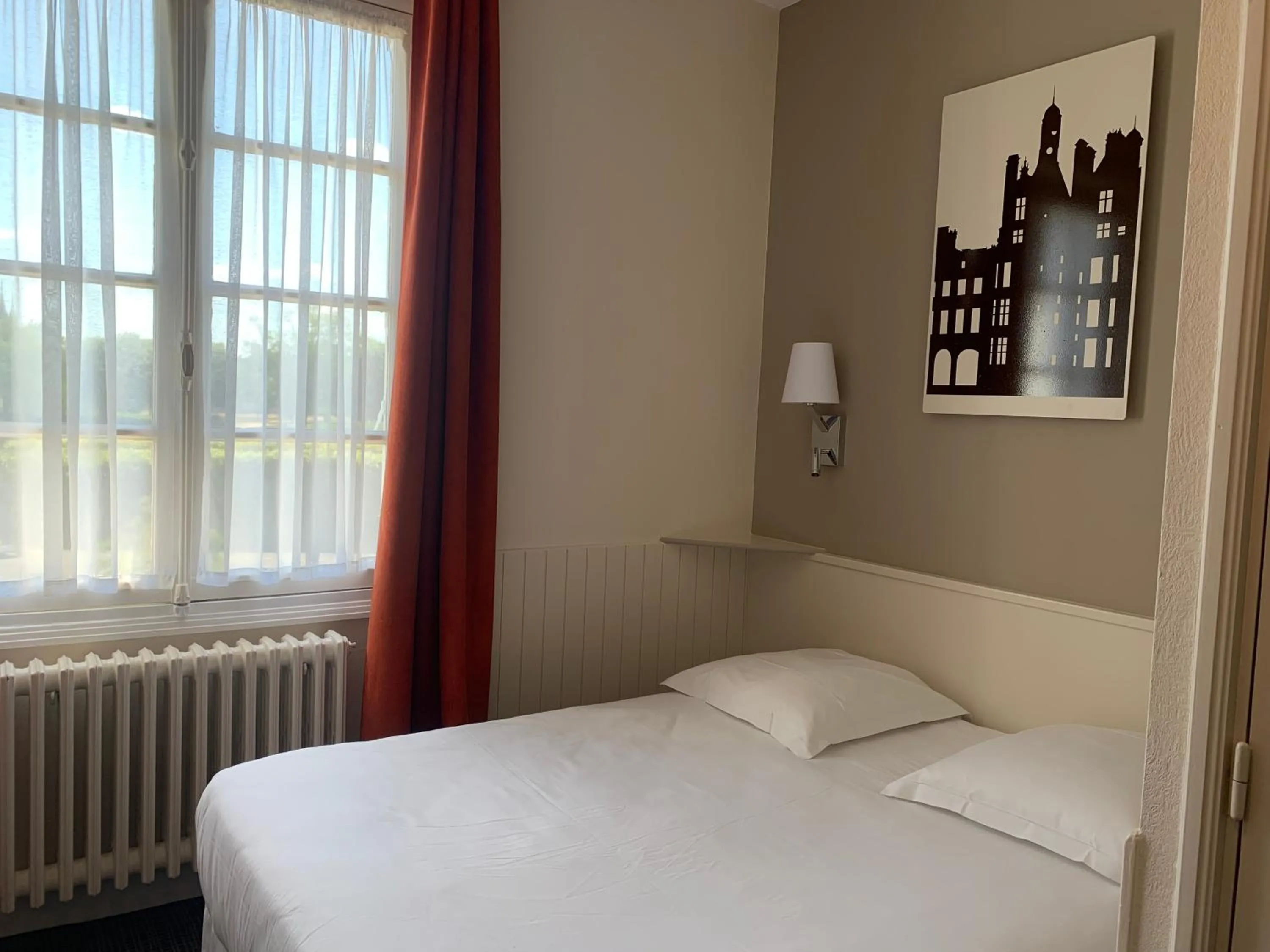 Decorative detail, Bed in Hotel Anne De Bretagne BLOIS