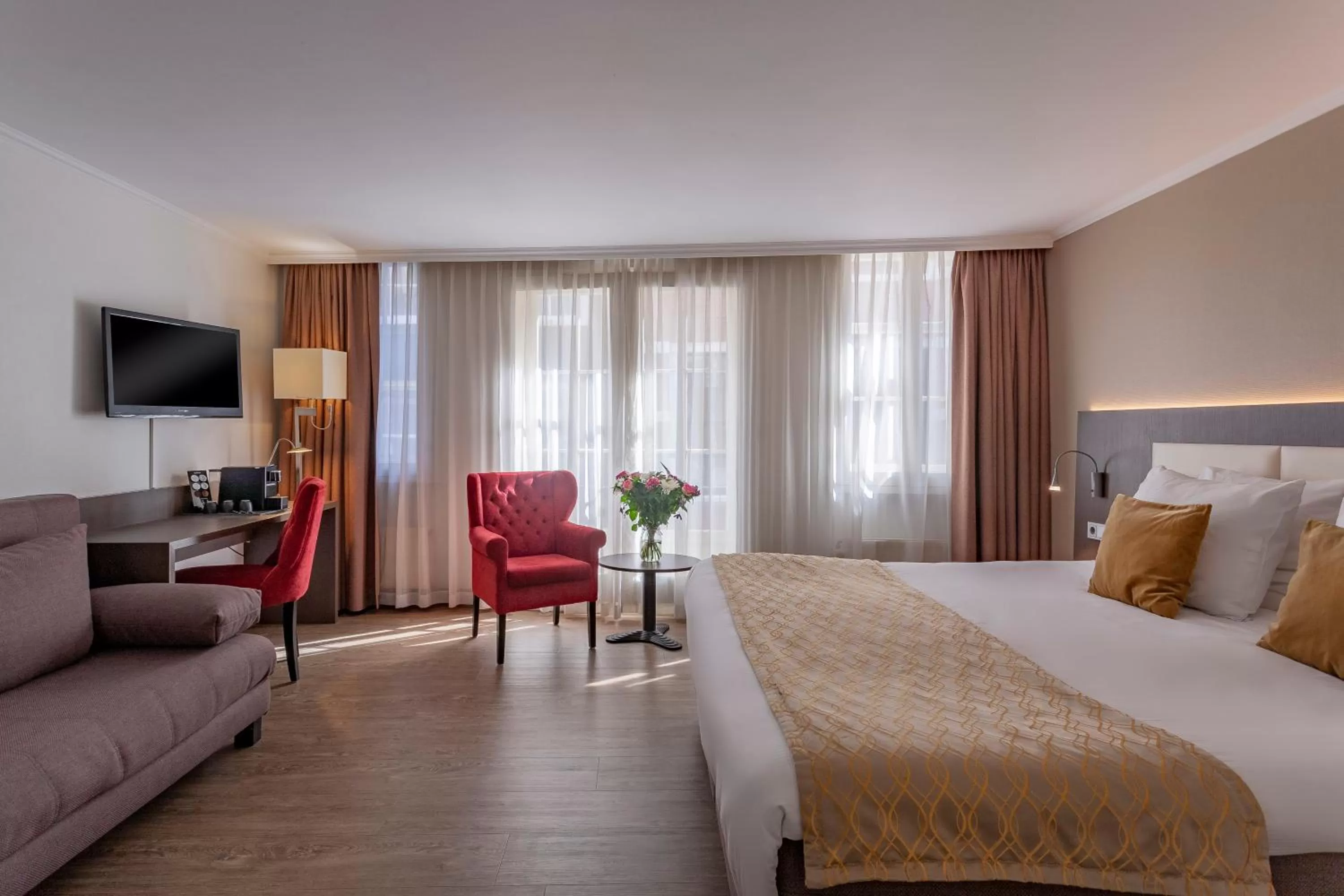 Photo of the whole room, Bed in Avenue Hotel