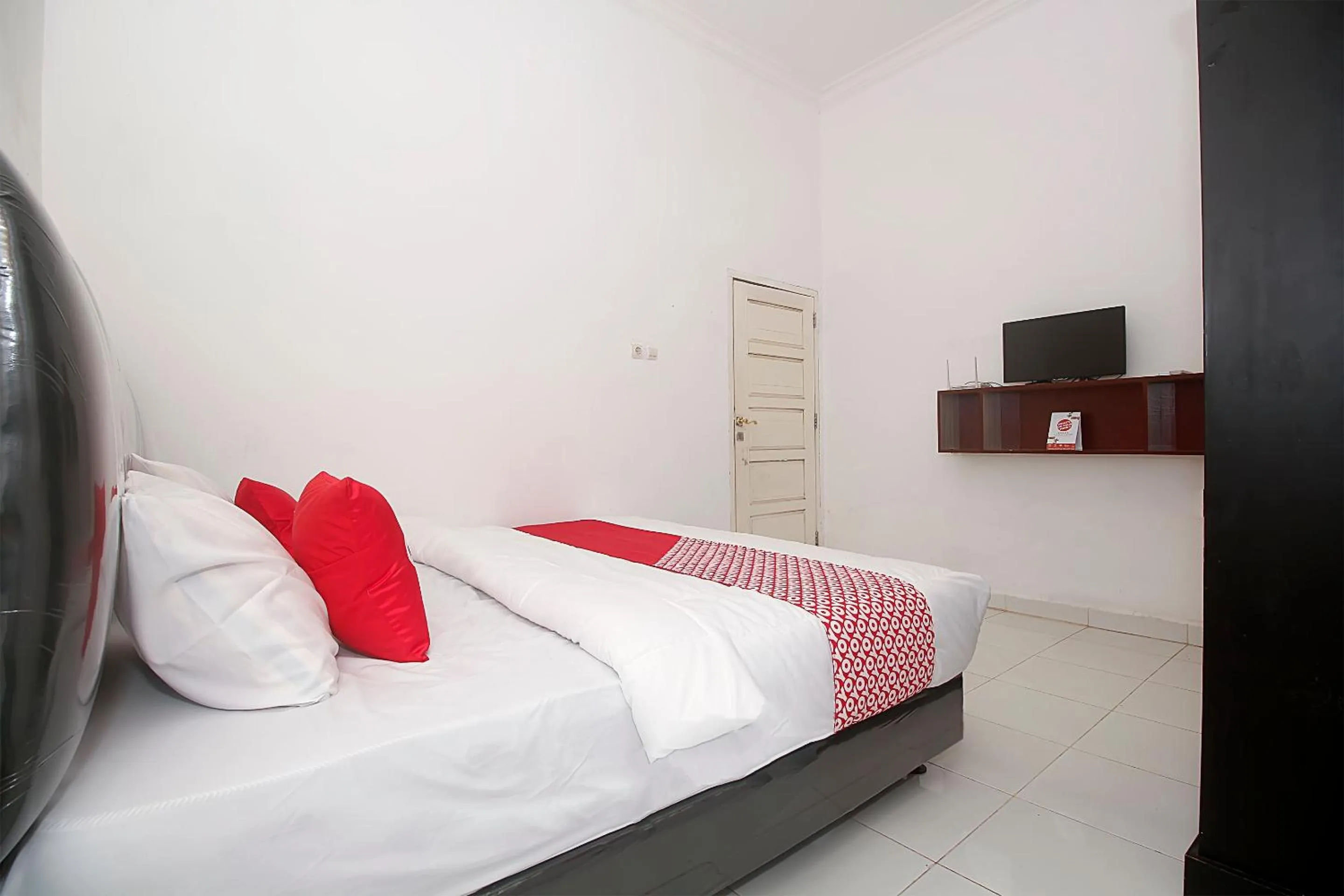 Bedroom, Bed in Hotel O Jasmine Kost Syariah