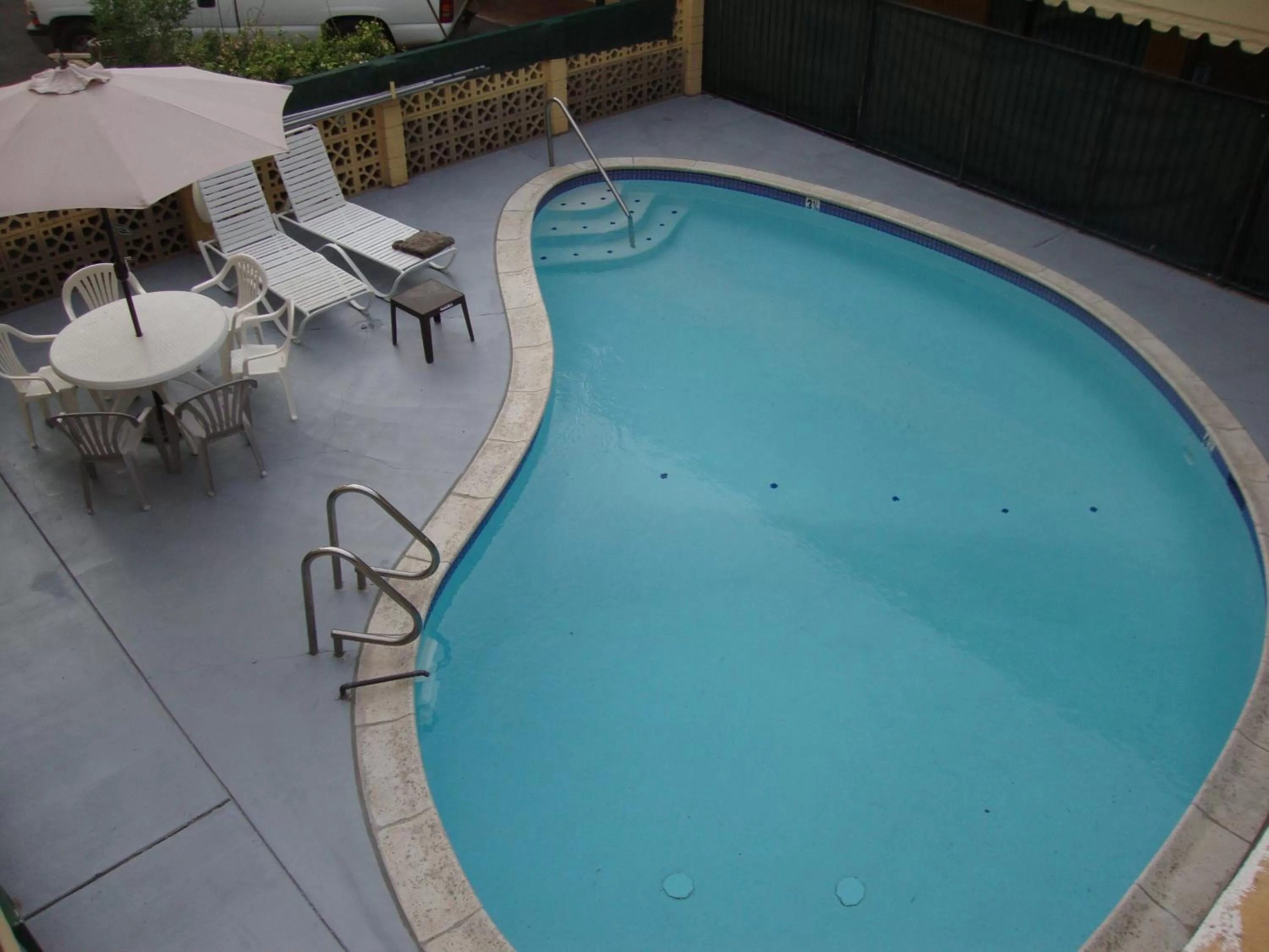 Swimming pool in Townhouse Inn and Suites