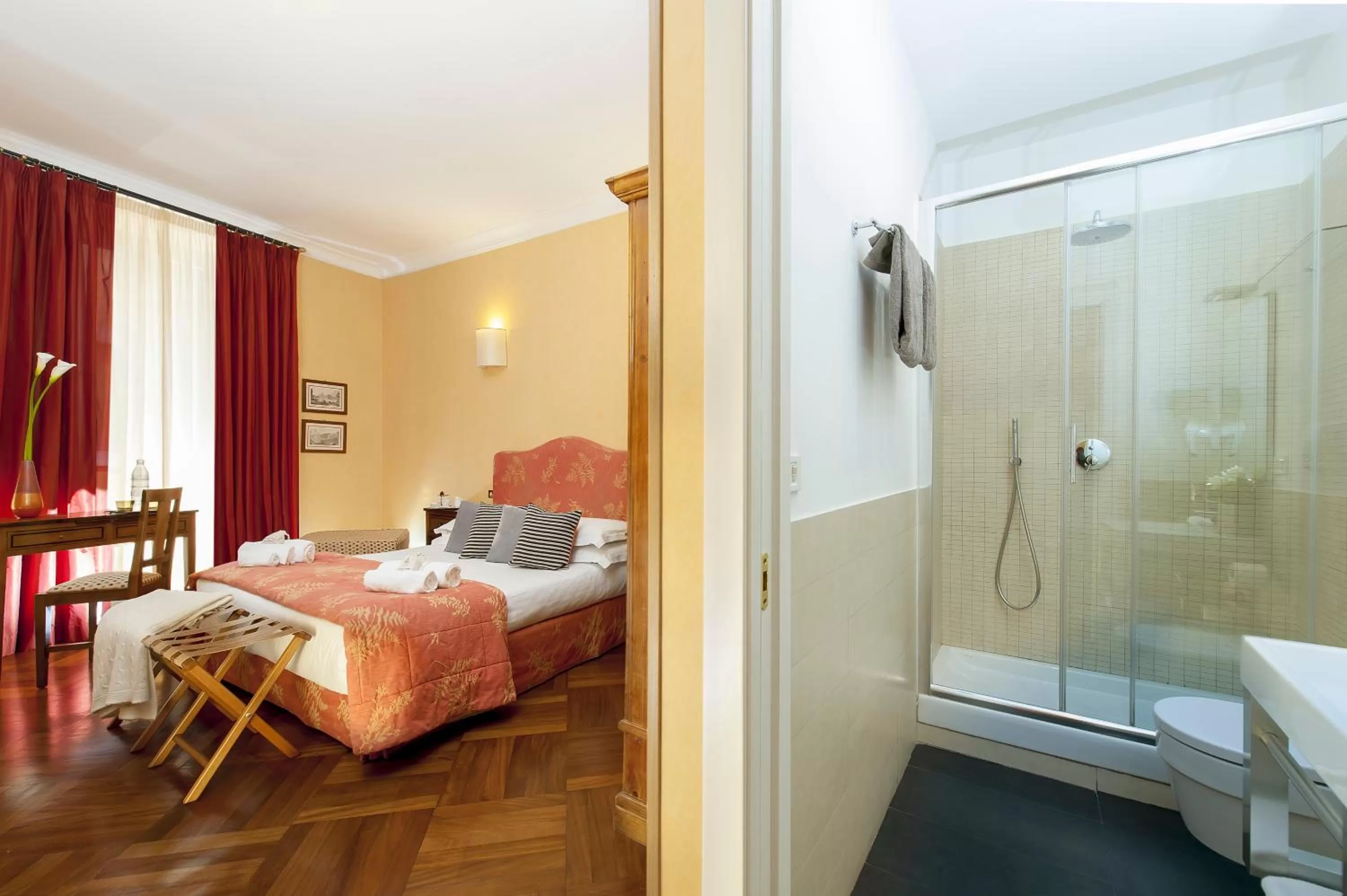 Photo of the whole room, Bed in All'Orologio