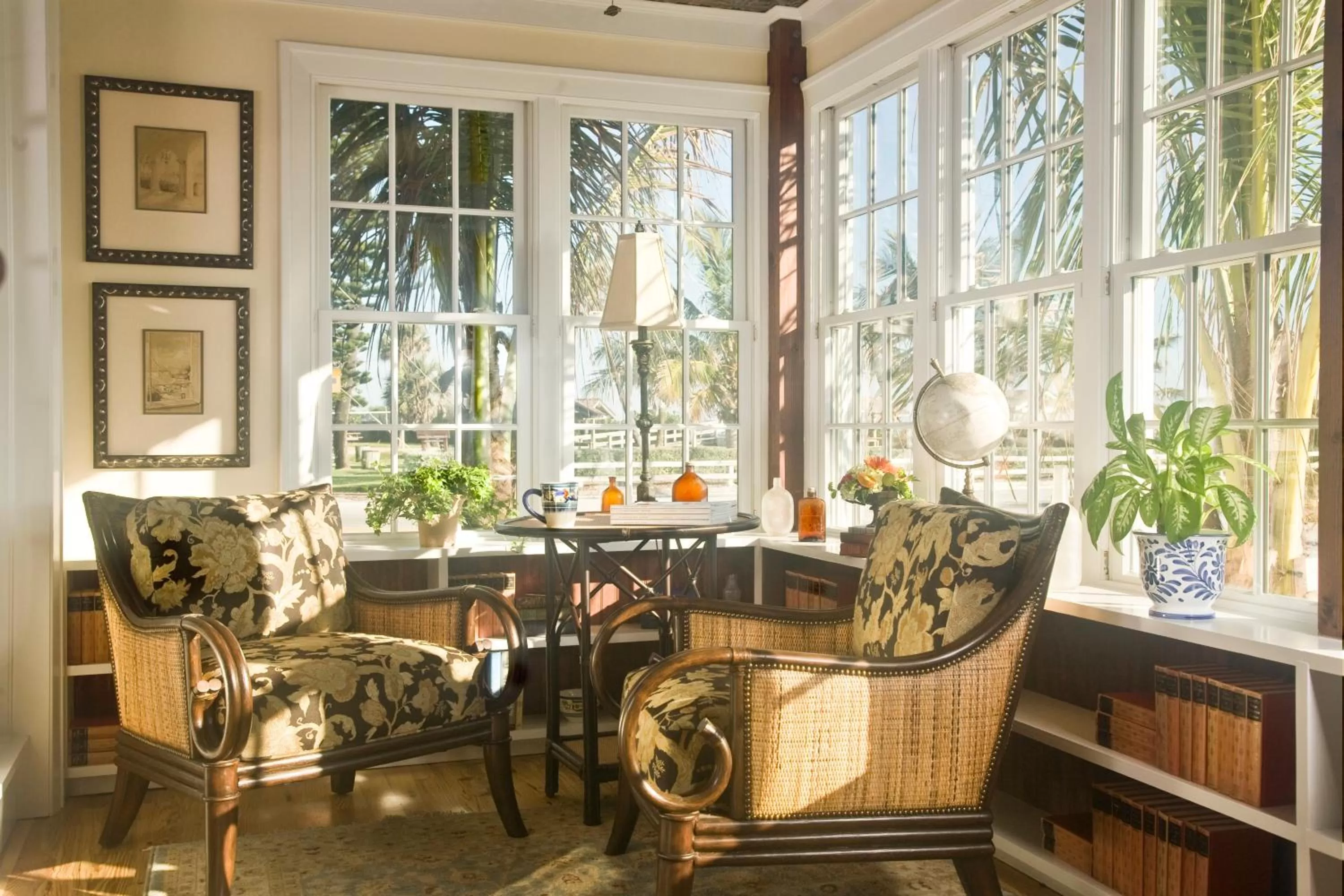 Communal lounge/ TV room in Port d'Hiver Bed and Breakfast