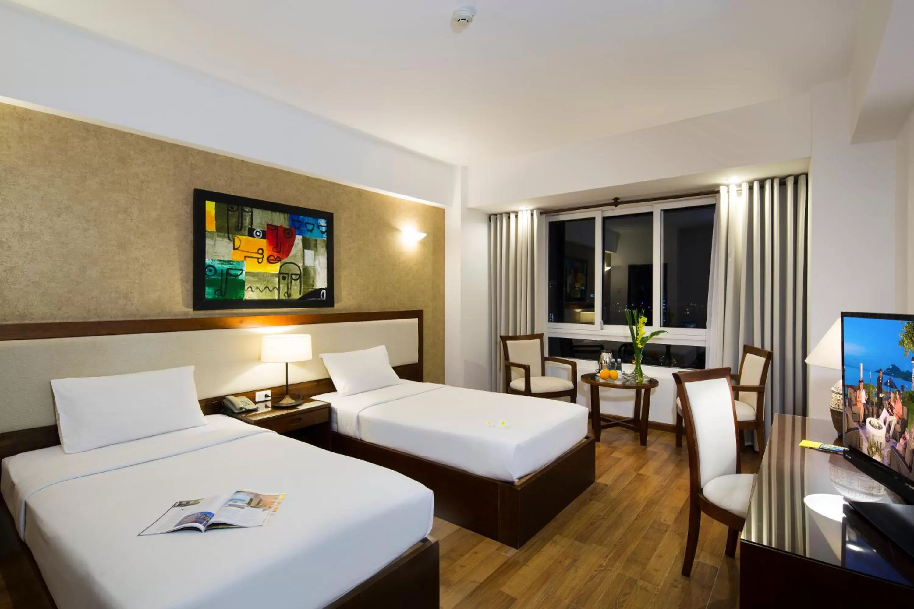 Bedroom, Bed in Starlet Hotel