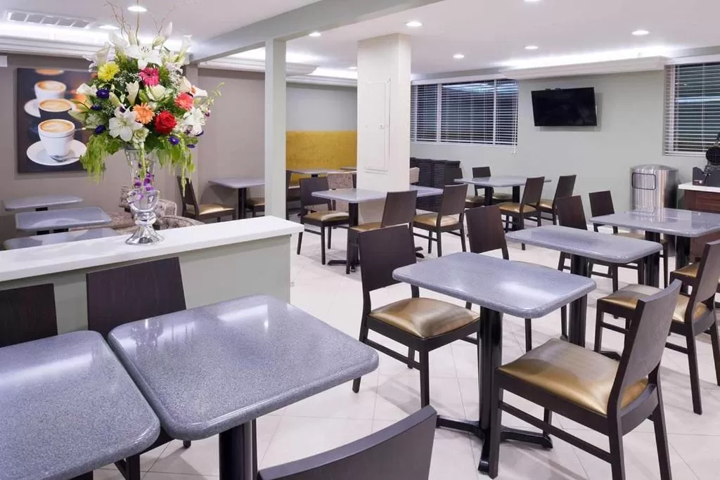 Food and drinks in Best Western Plus LA Mid-Town Hotel