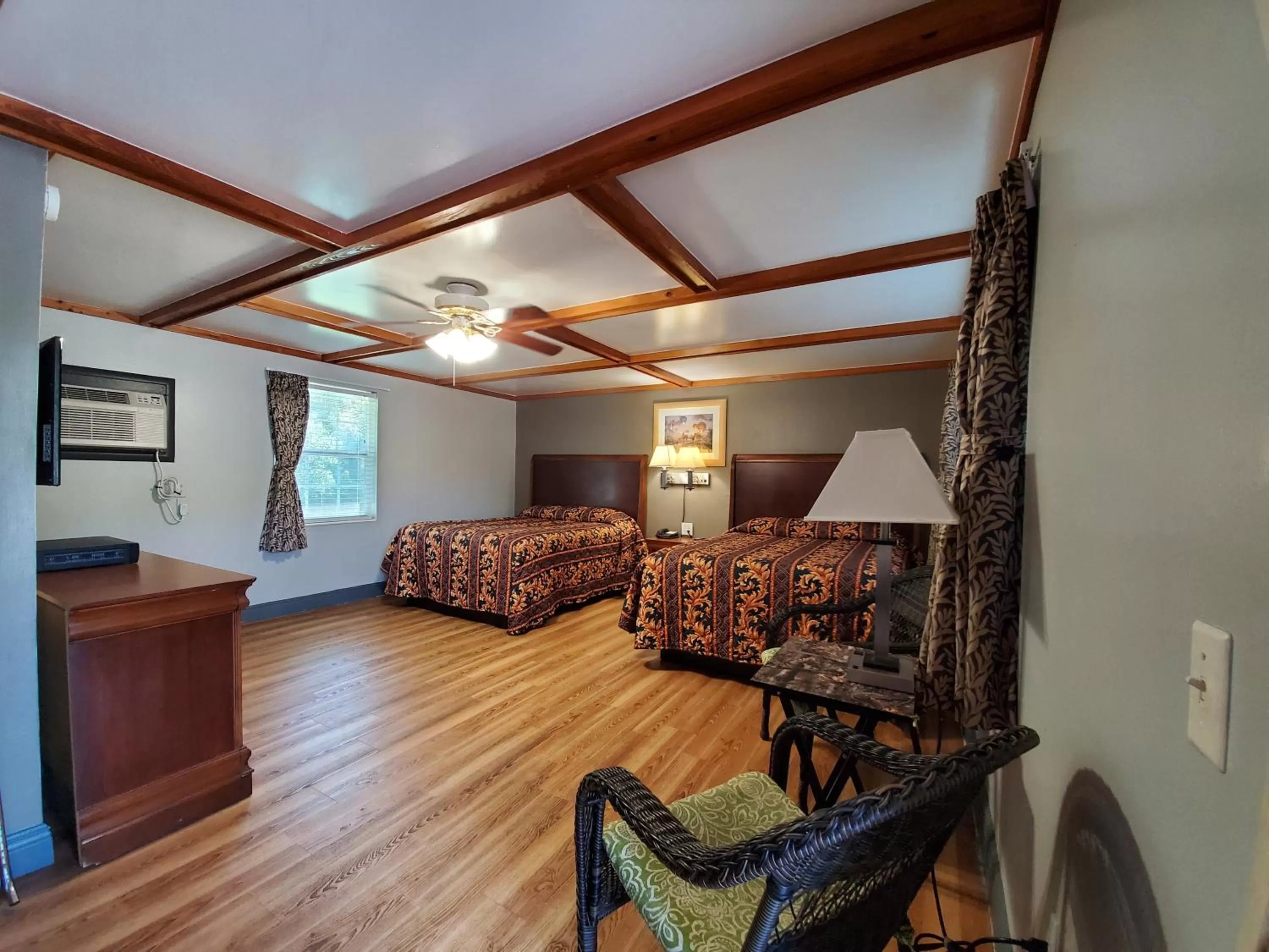 Photo of the whole room, Bed in High Springs Country Inn