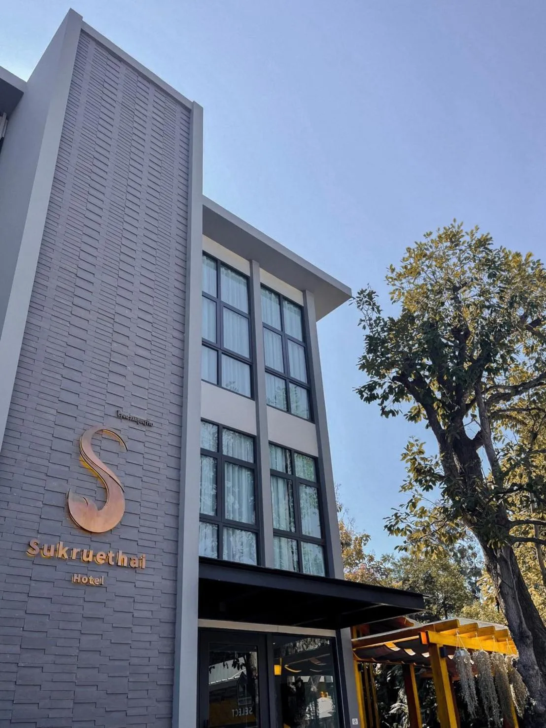 Property building in Sukruethai Hotel Chiang Mai - โรงแรมสุขฤทัย เชียงใหม่