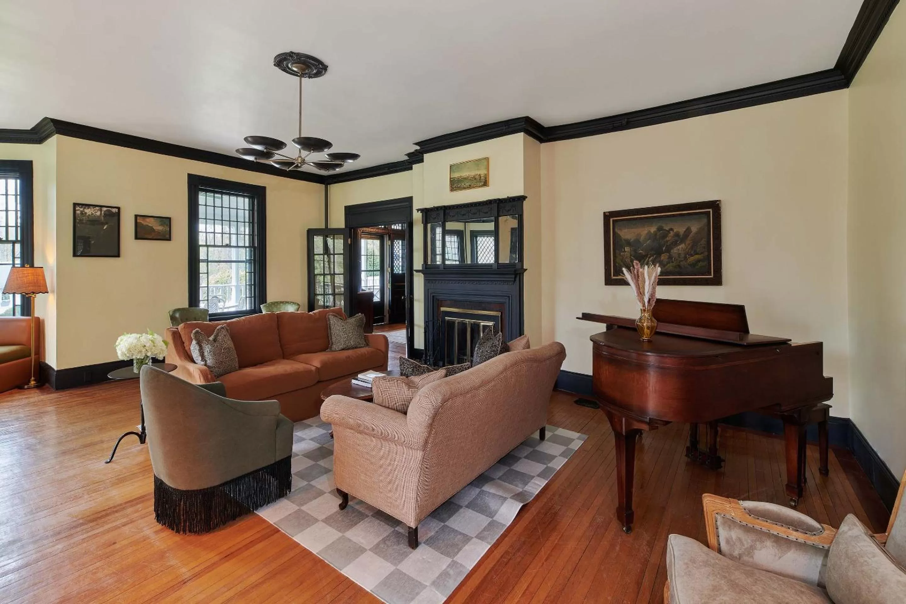 Lounge or bar in The Constance by The Lenox Collection