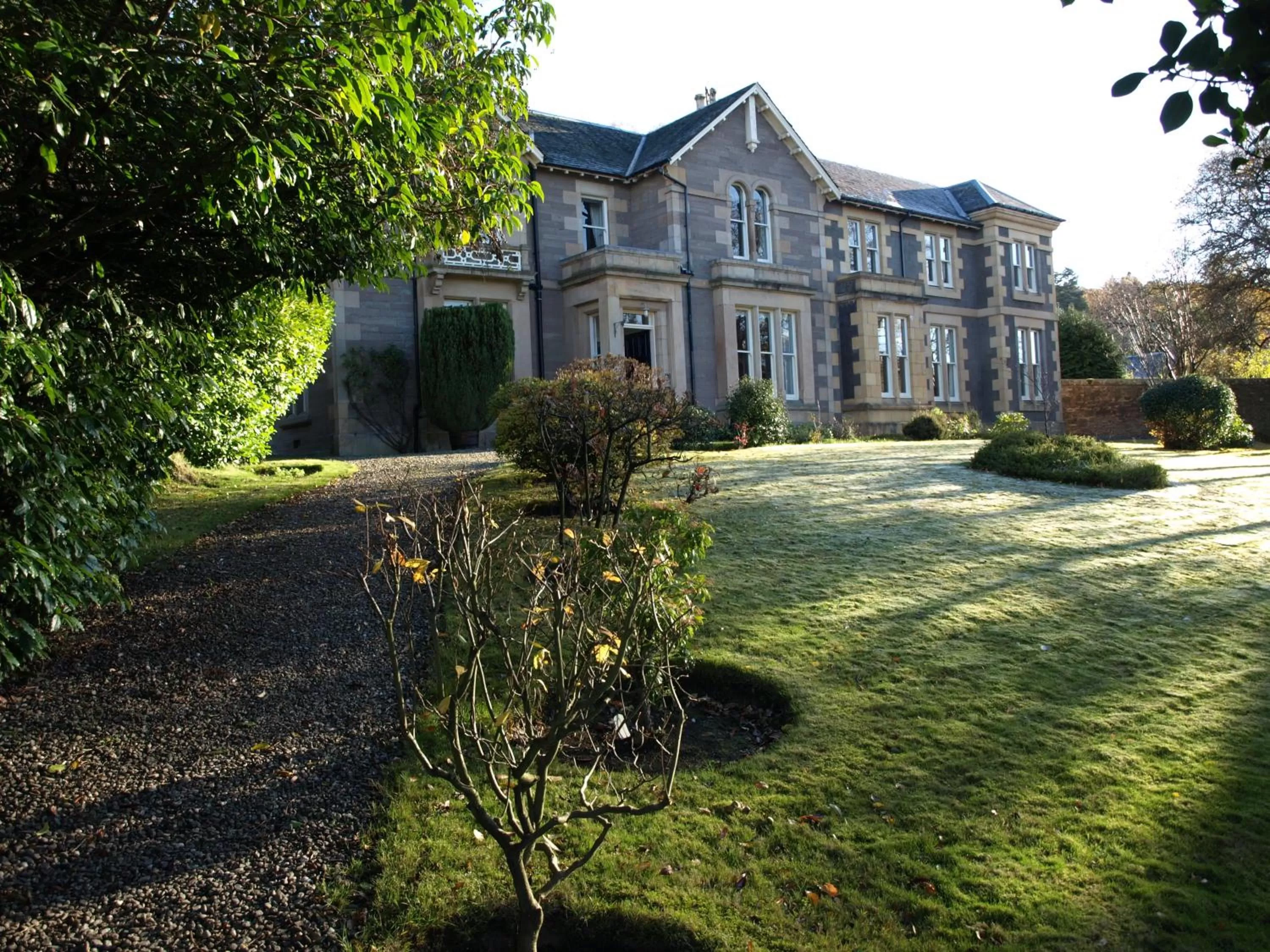 Facade/entrance in Sunbank House Metro Hotel