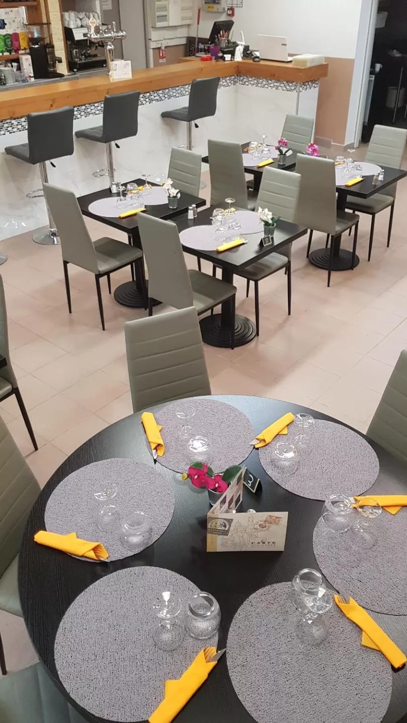 Restaurant/Places to Eat in AUBERGE DE LA LICORNE eu