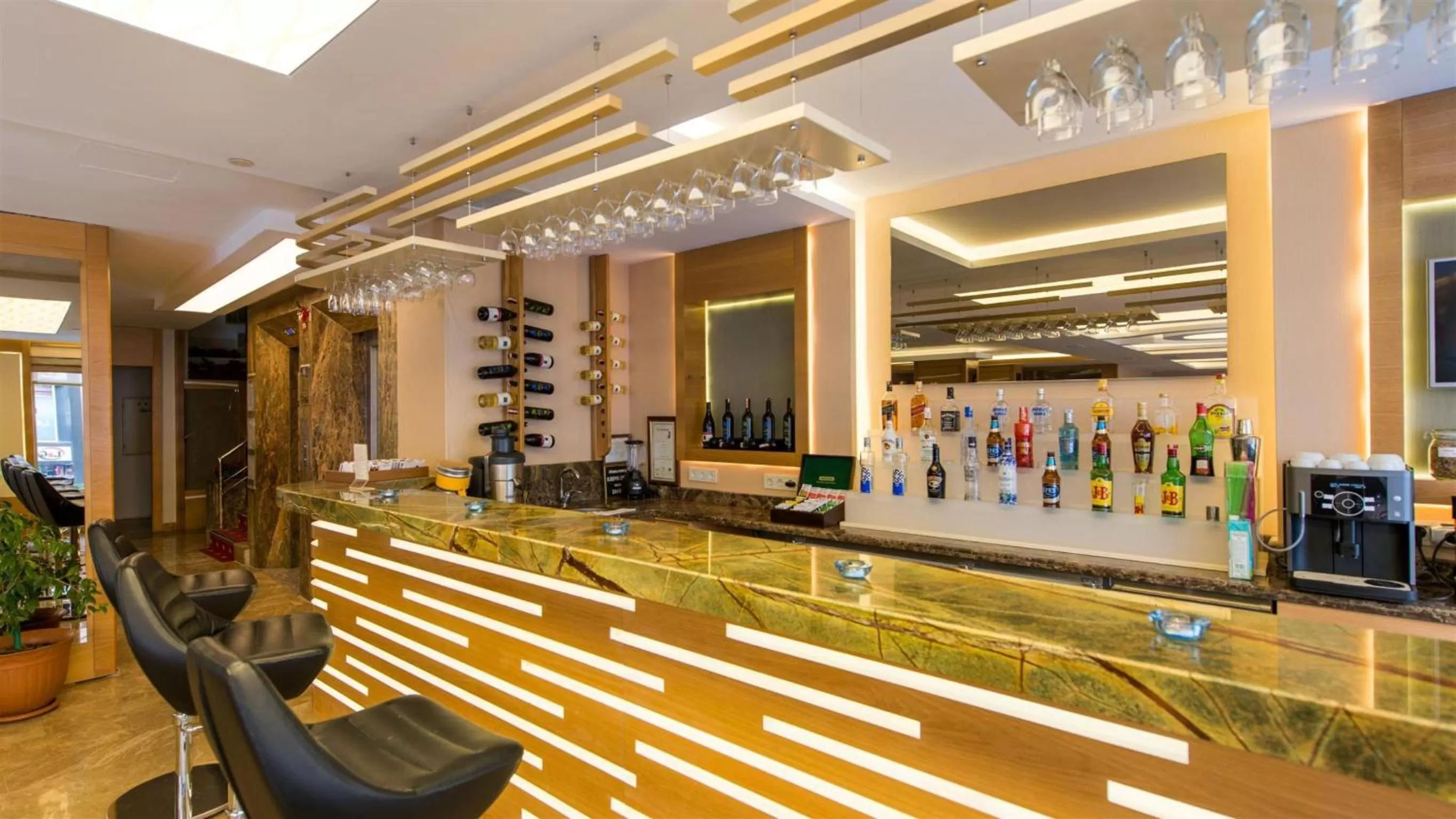 Lounge or bar in Prestige Hotel Old City