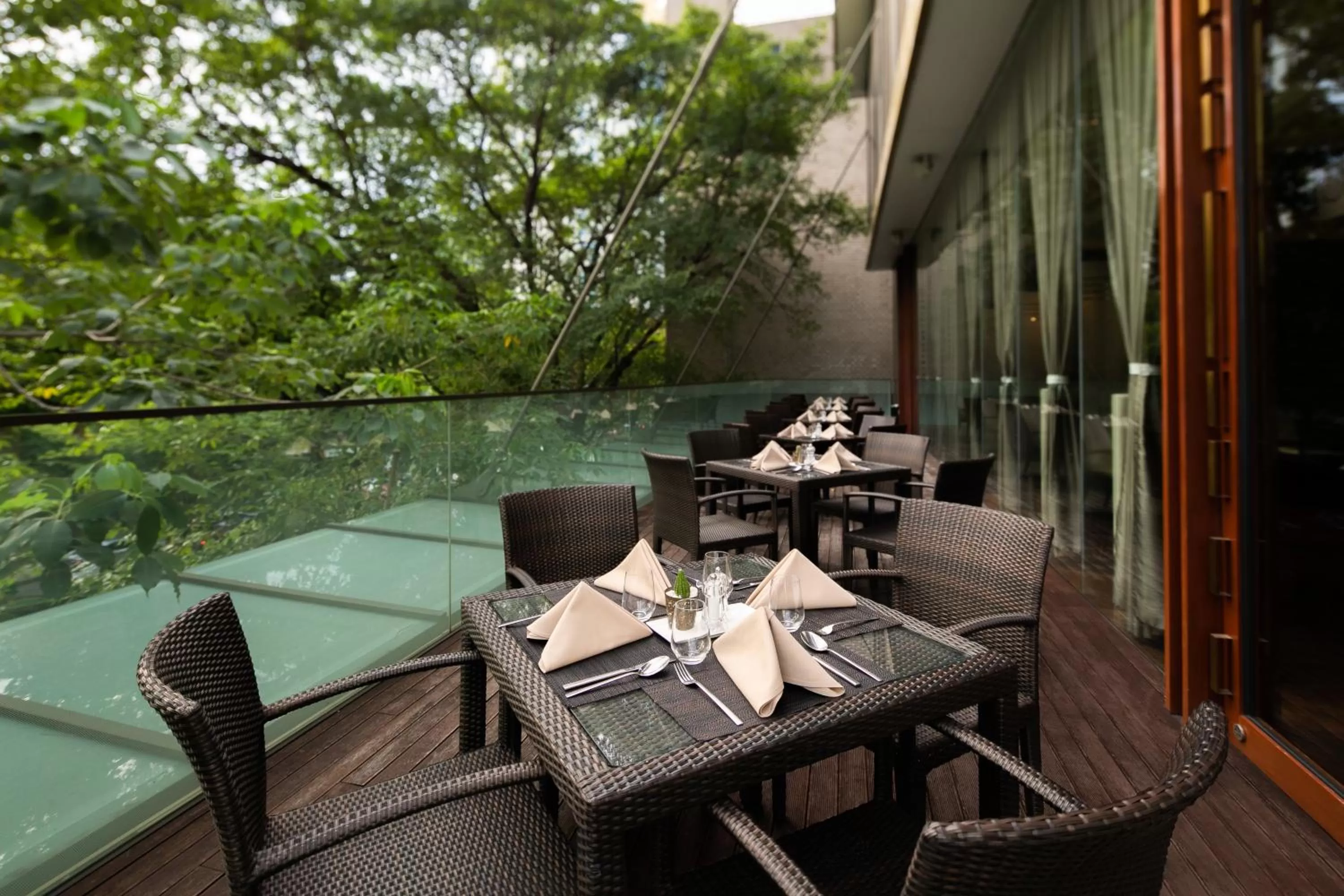 Restaurant/places to eat in Hotel Indigo Bangkok Wireless Road by IHG