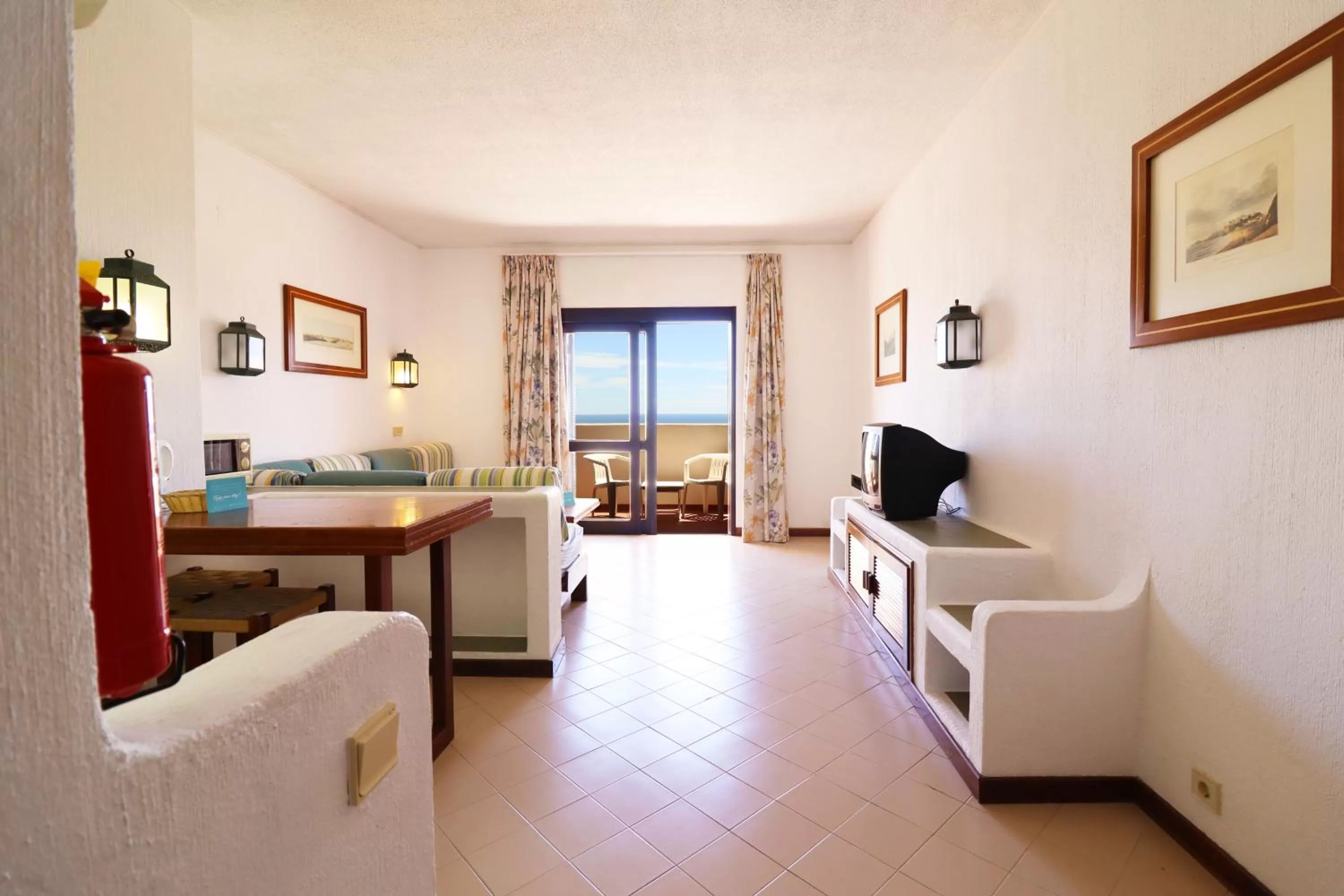 Photo of the whole room in Bellavista Jardim By BeGuest