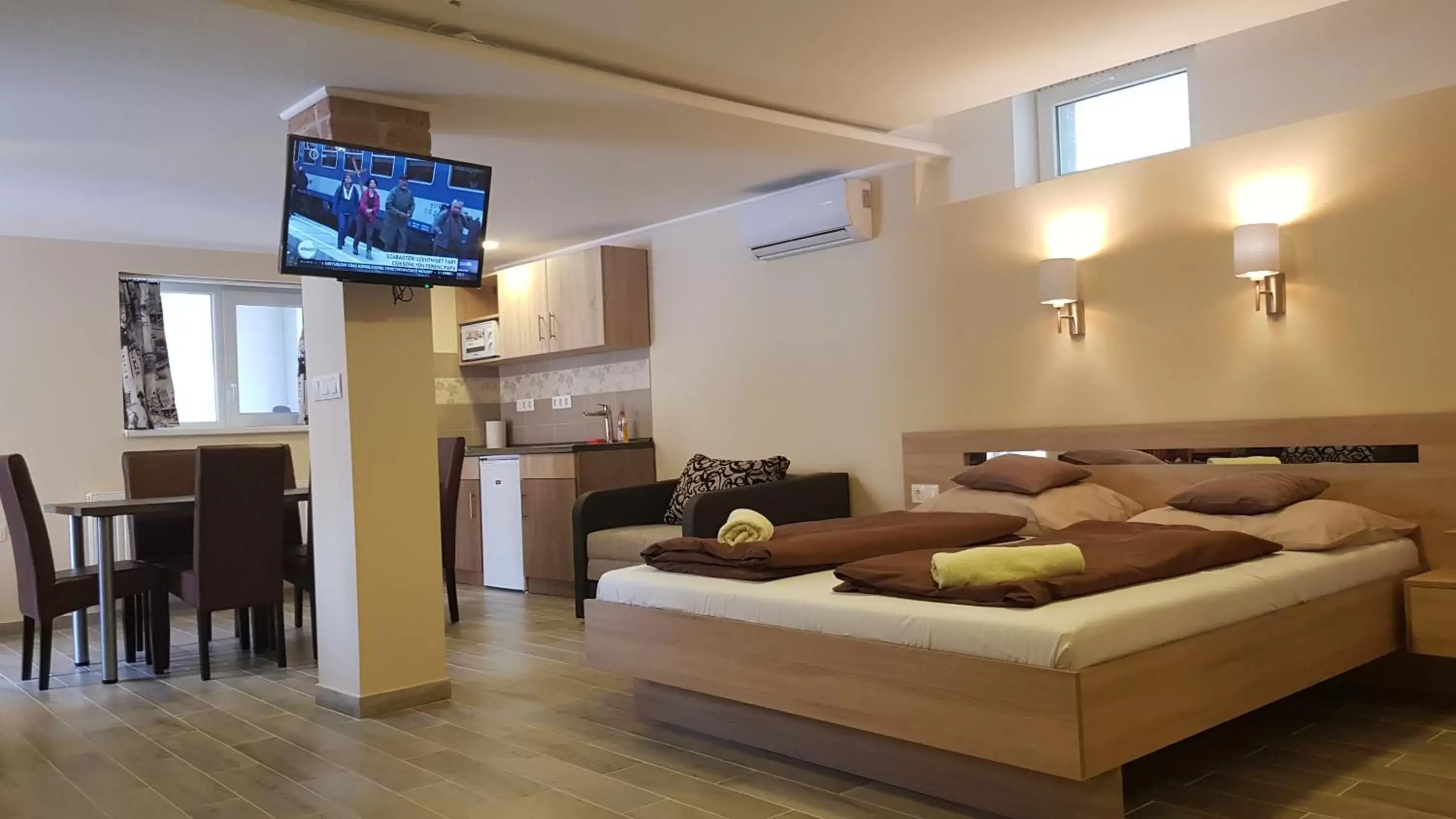 Deluxe Family Room in Central Panzió Gyula Deluxe Family Room in Central Panzió Gyula