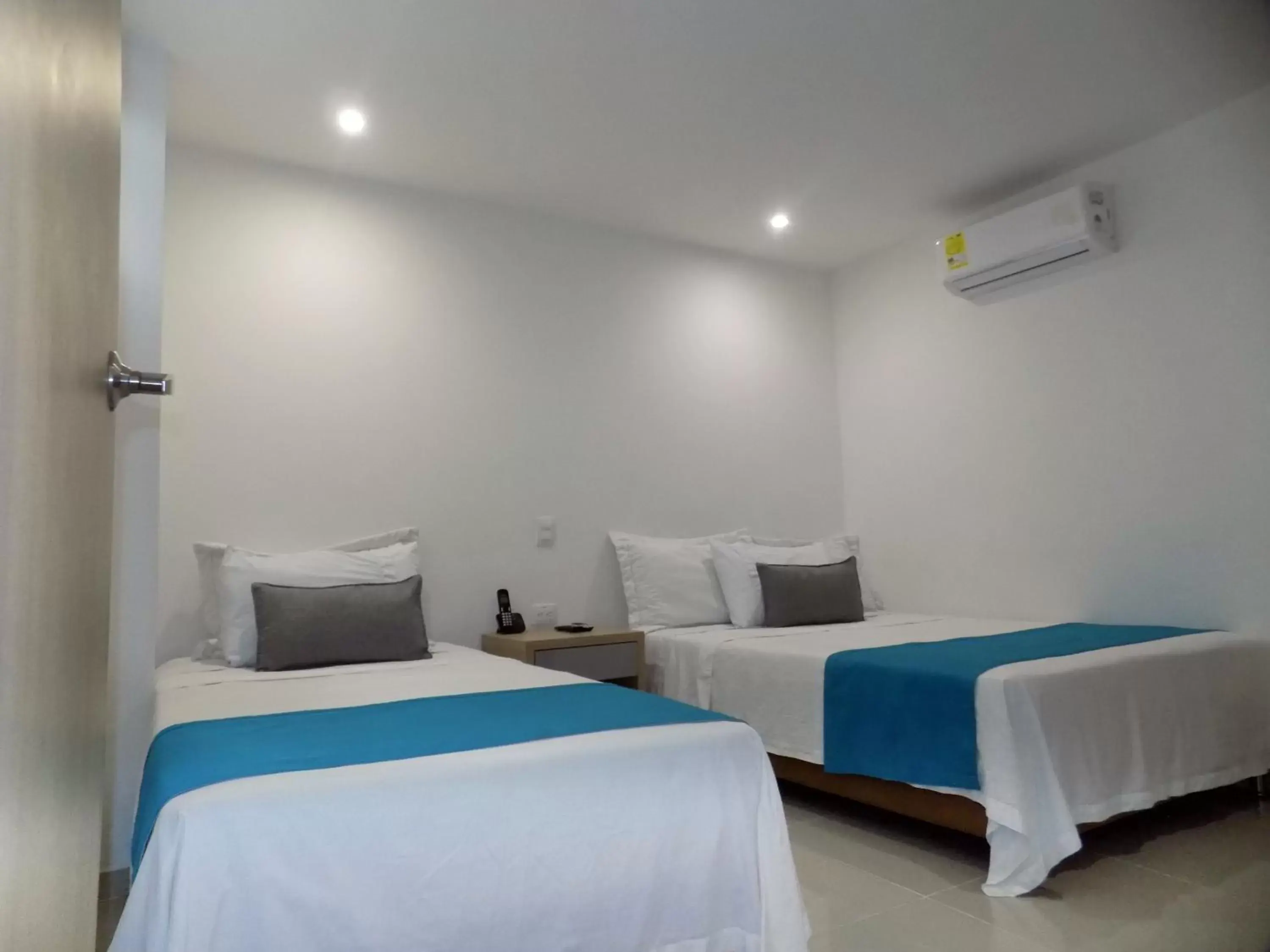 Large Twin Room in Hotel Boutique Laureles Medellin (HBL) Large Twin Room in Hotel Boutique Laureles Medellin (HBL)