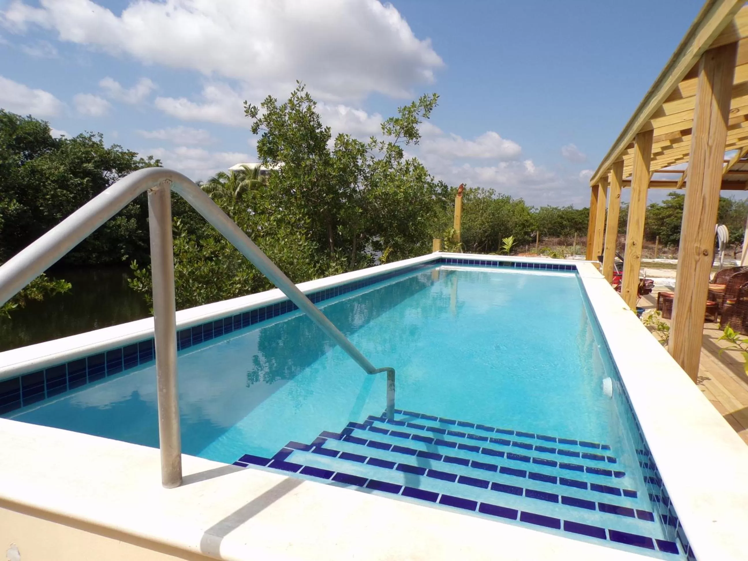 Swimming pool in The BNB on Triggerfish Close to the airport