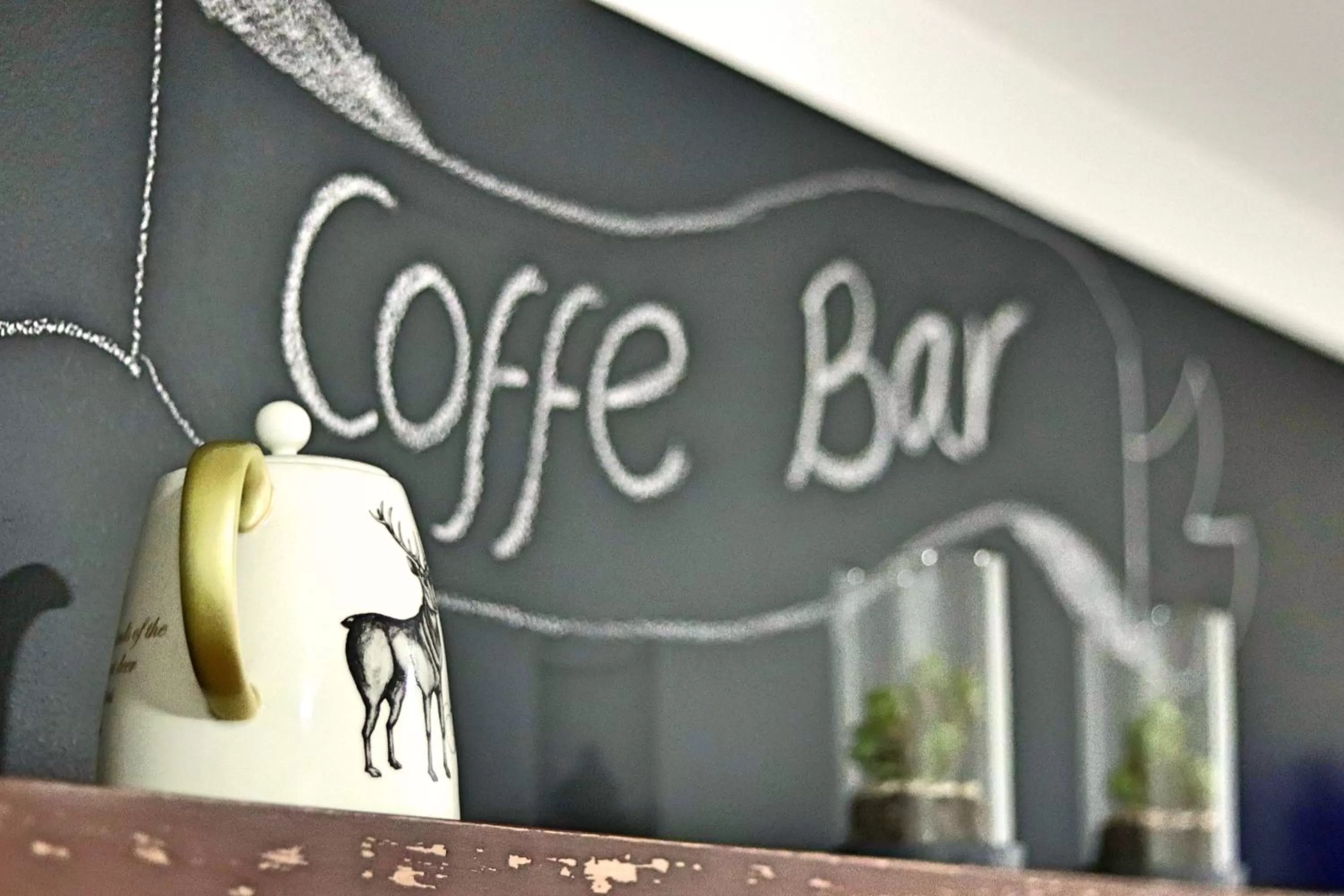 Lounge or bar in Cora 96 Street Apartments