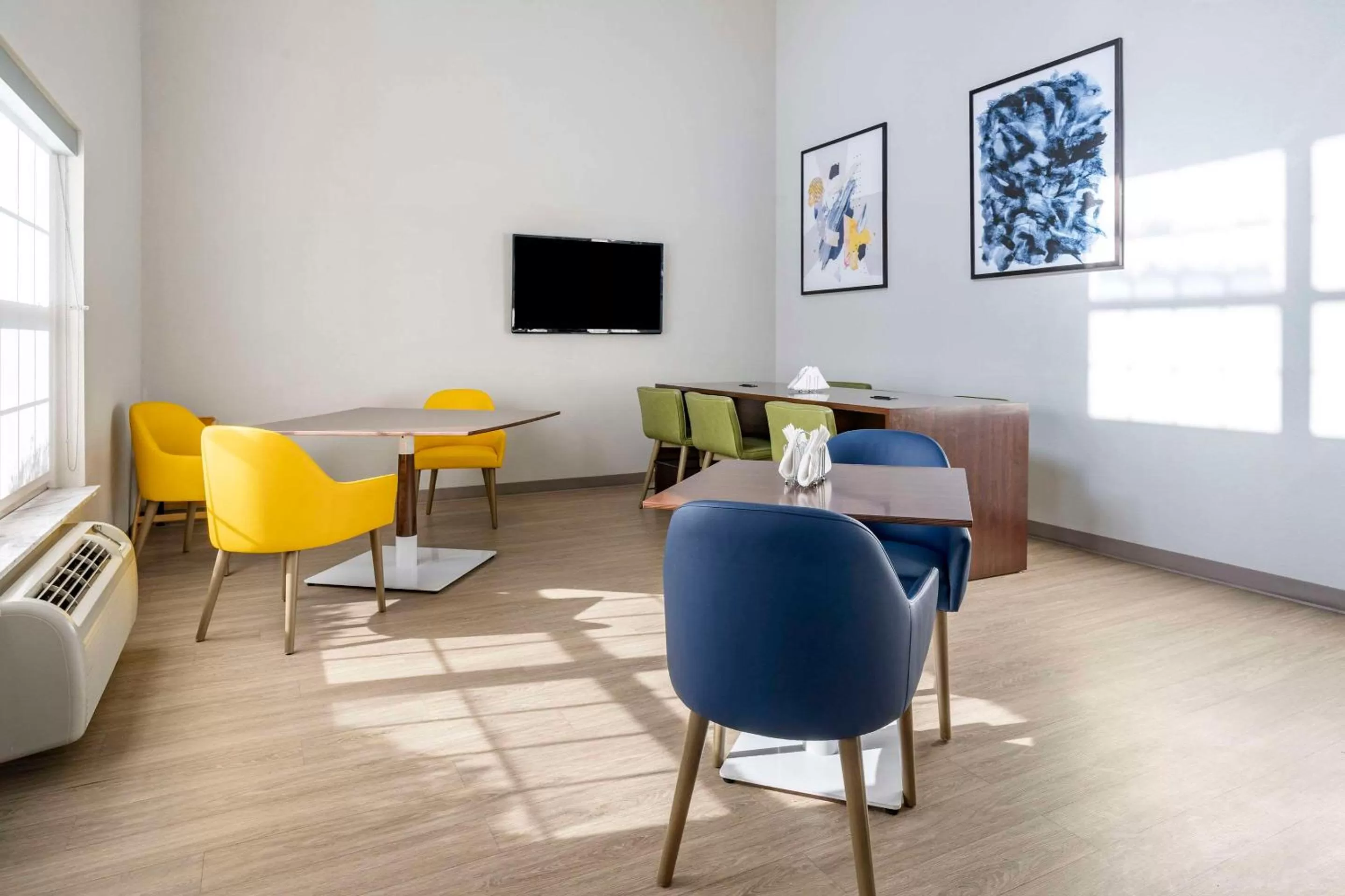 Breakfast in Comfort Inn & Suites