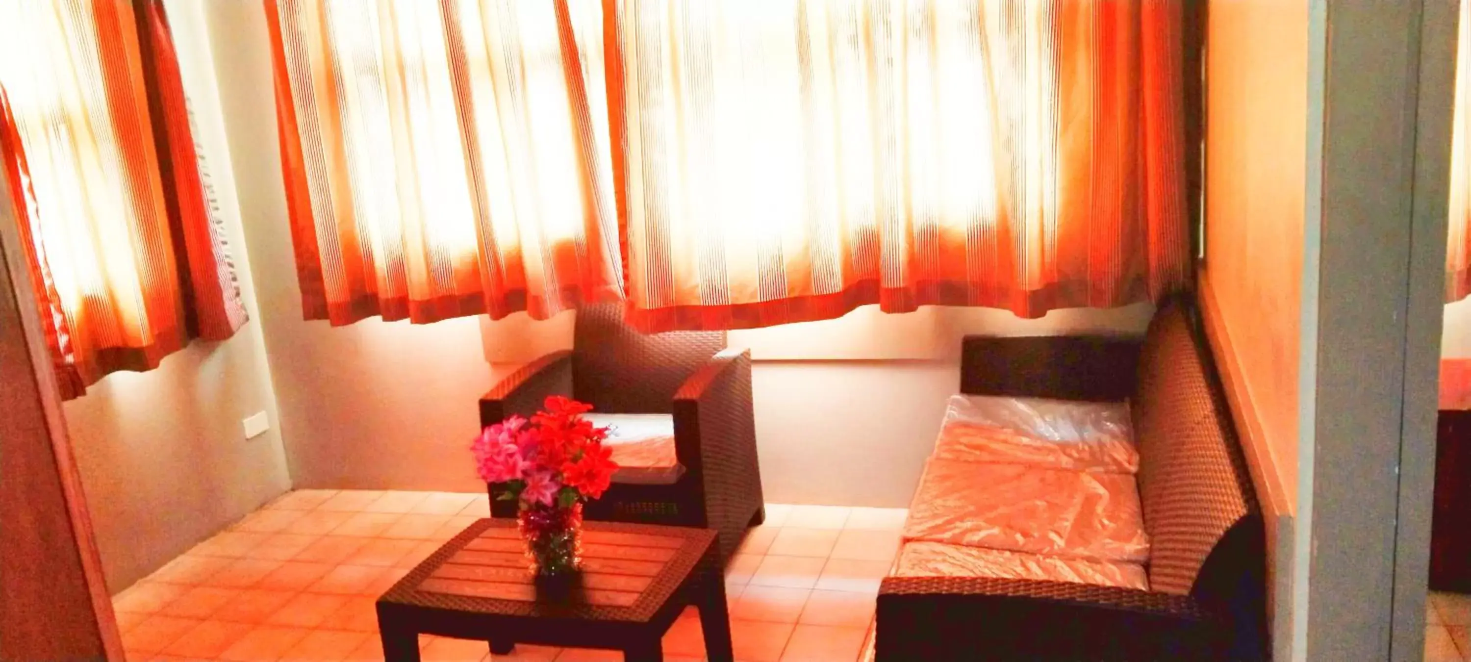 One-Bedroom Suite in Sunseekers Outrigger Hotel One-Bedroom Suite in Sunseekers Outrigger Hotel