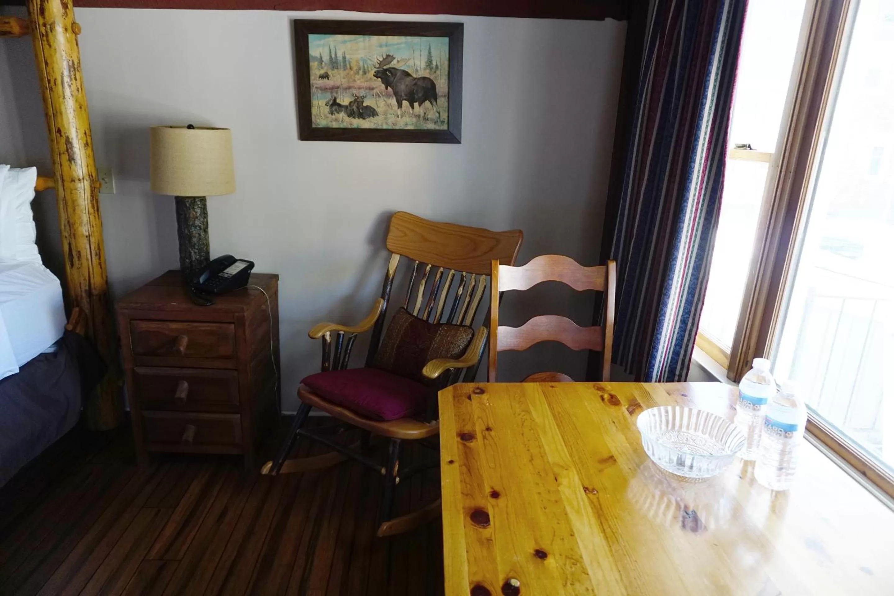 Seating area in Stay Saratoga