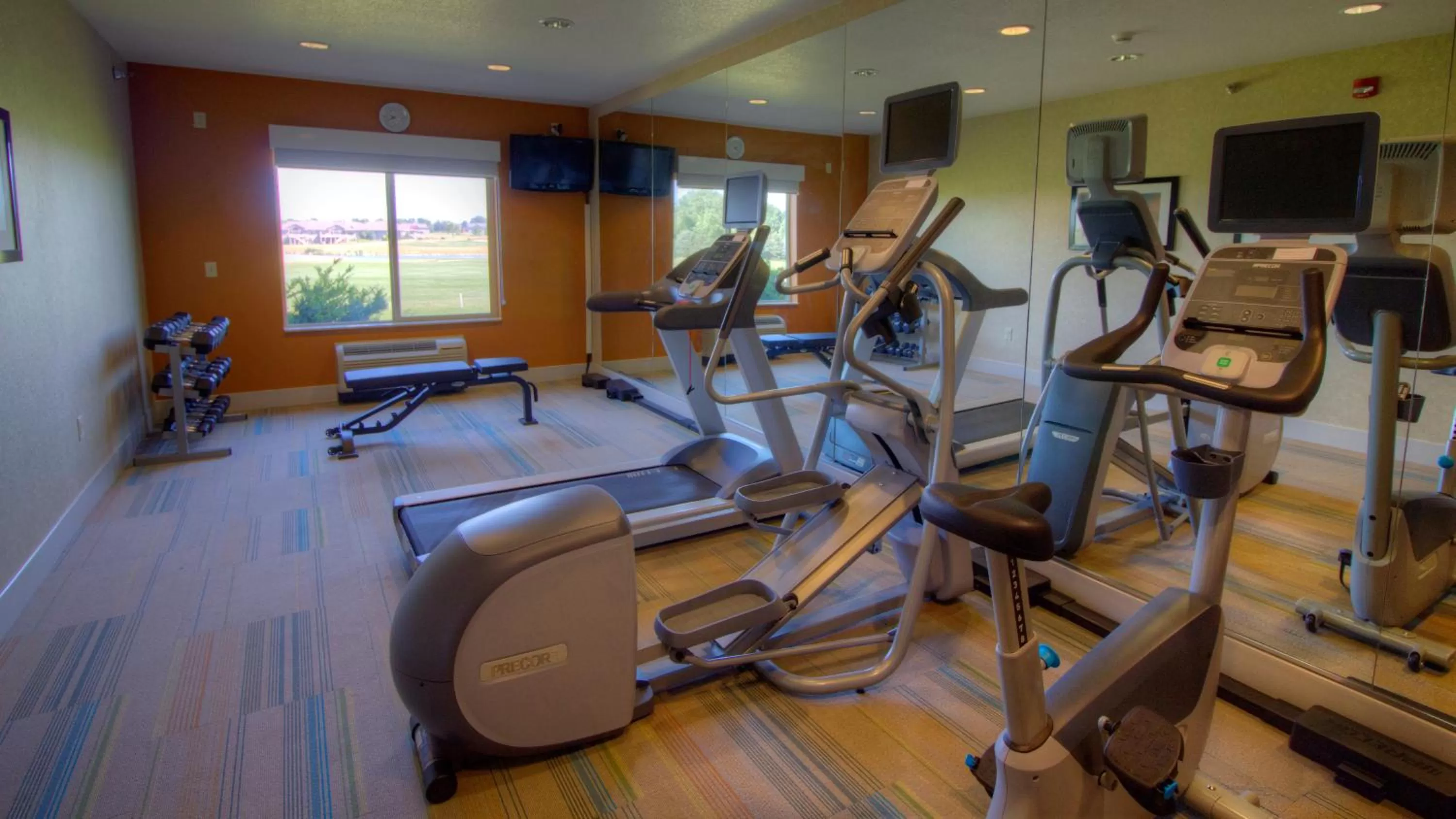Fitness centre/facilities in Holiday Inn Express & Suites Sioux Center by IHG